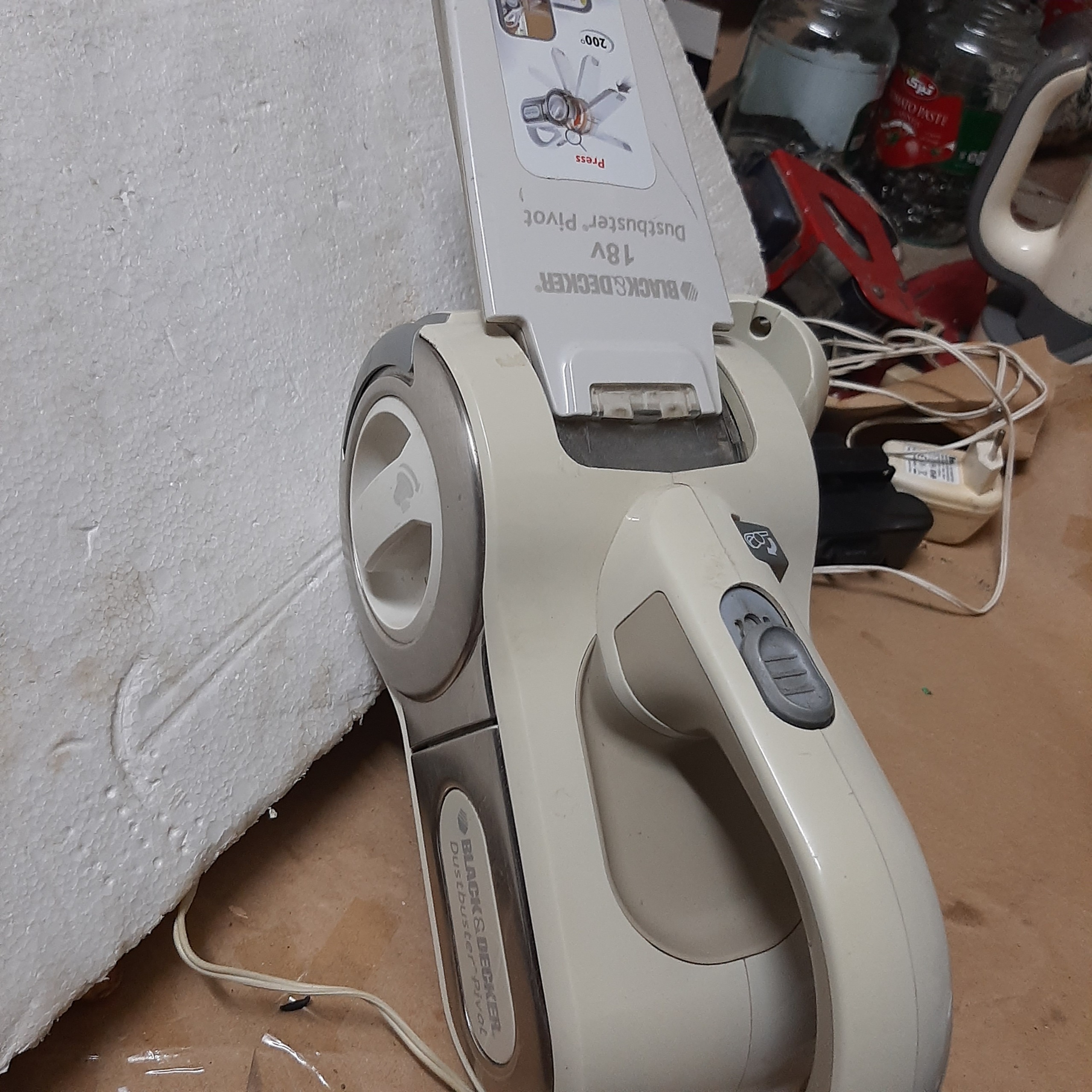 جارو شارژی BLACK DECKER