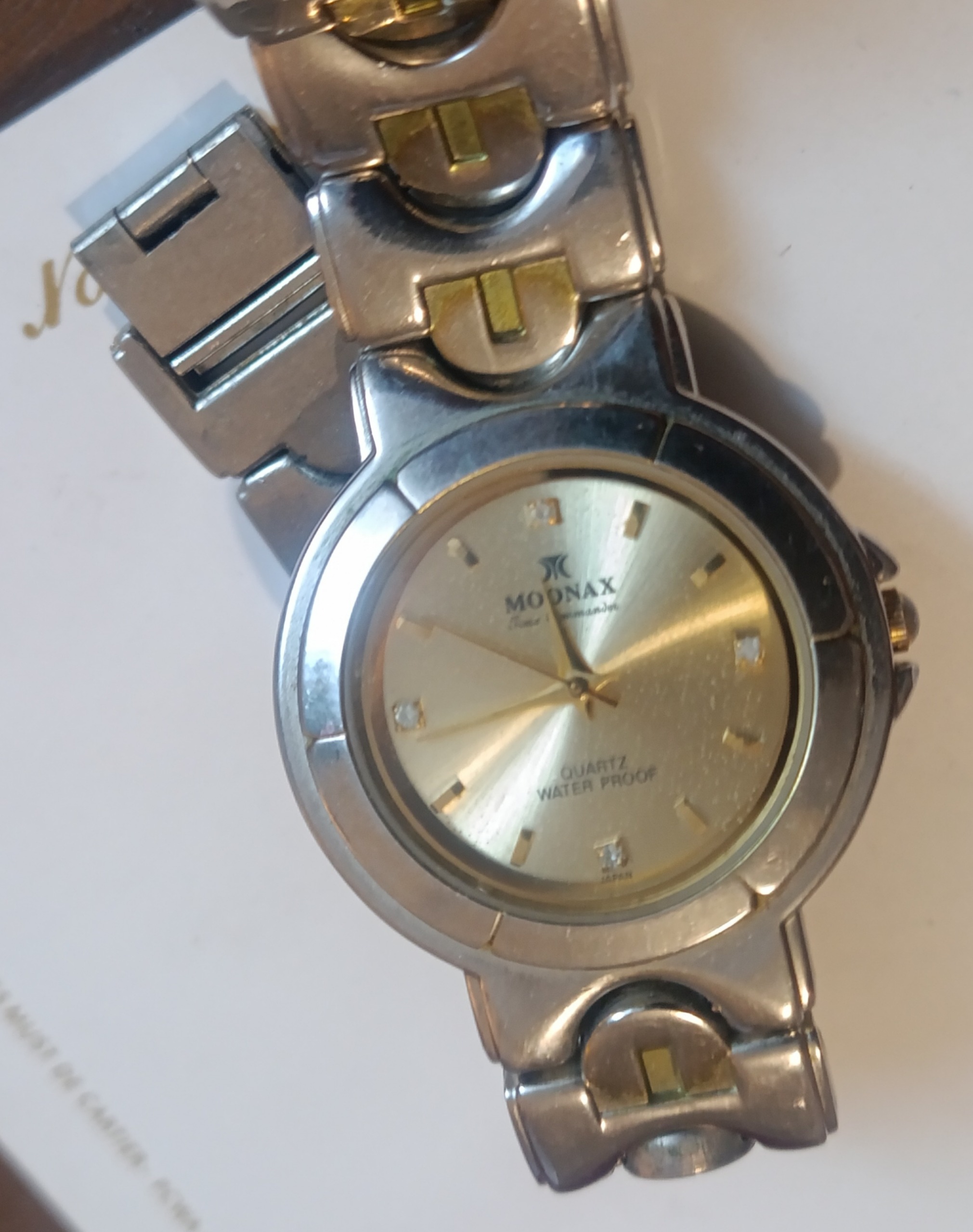 ساعت مچی موناکس دارای الماس روس