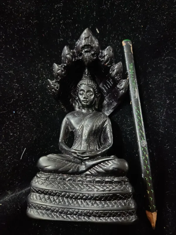 مجسمه  و مار کبری قدیمی