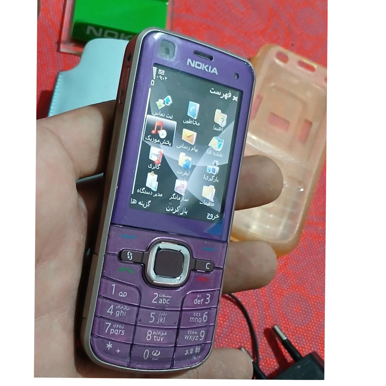 نوکیا نایاب 6220c خاص و خوش رنگ