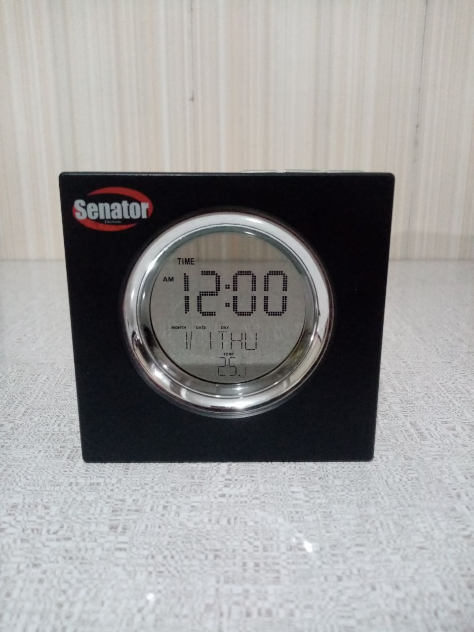 ساعت وتقویم بسیار زیبای رومیزی