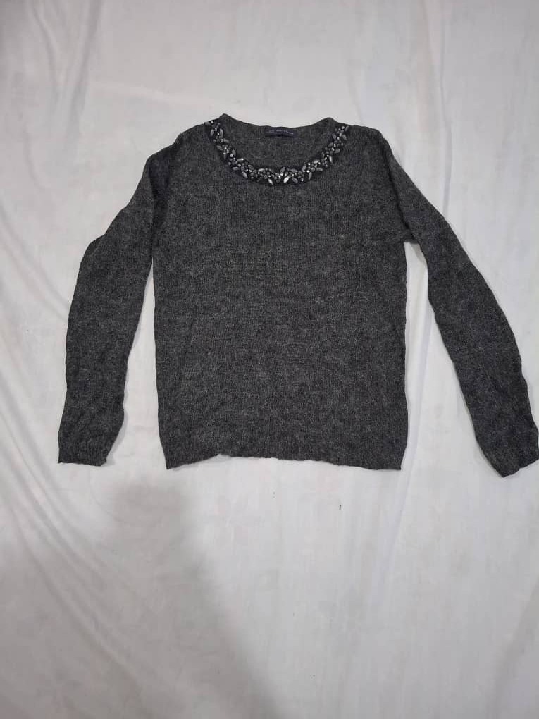 8 عدد بلوز تیشرت ، مجلسی ، بافتی وغیره (فروش یکجا)