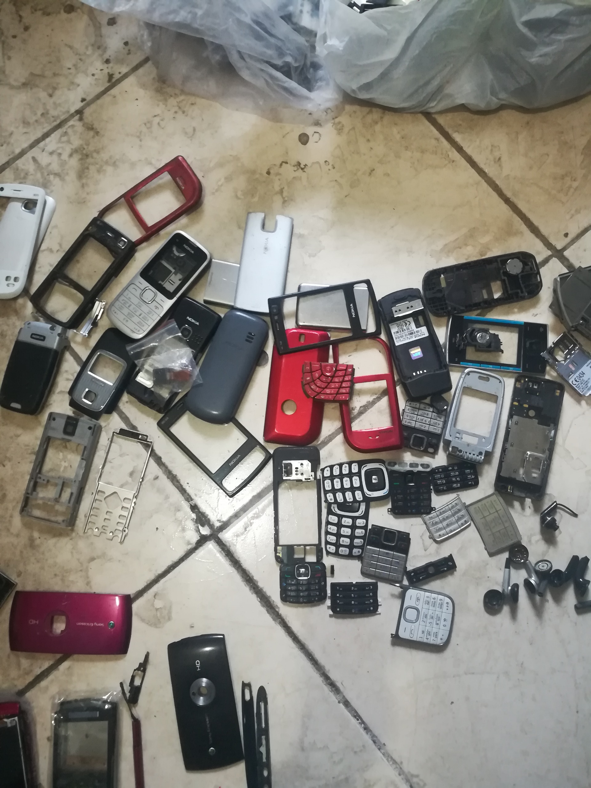 صفحه کلید و قاب گوشی قدیمی