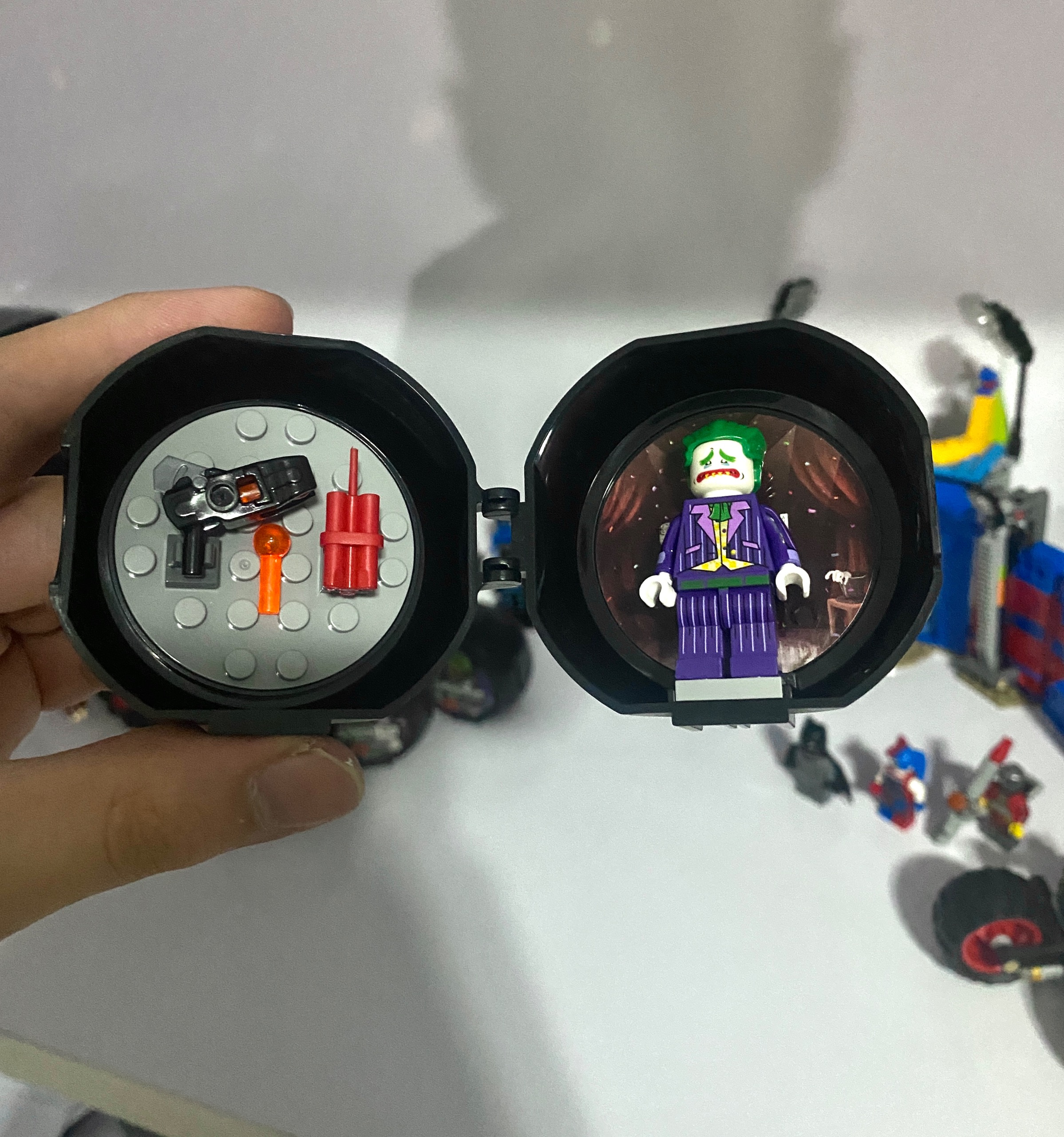 لگو جوکر گریان کپسولی