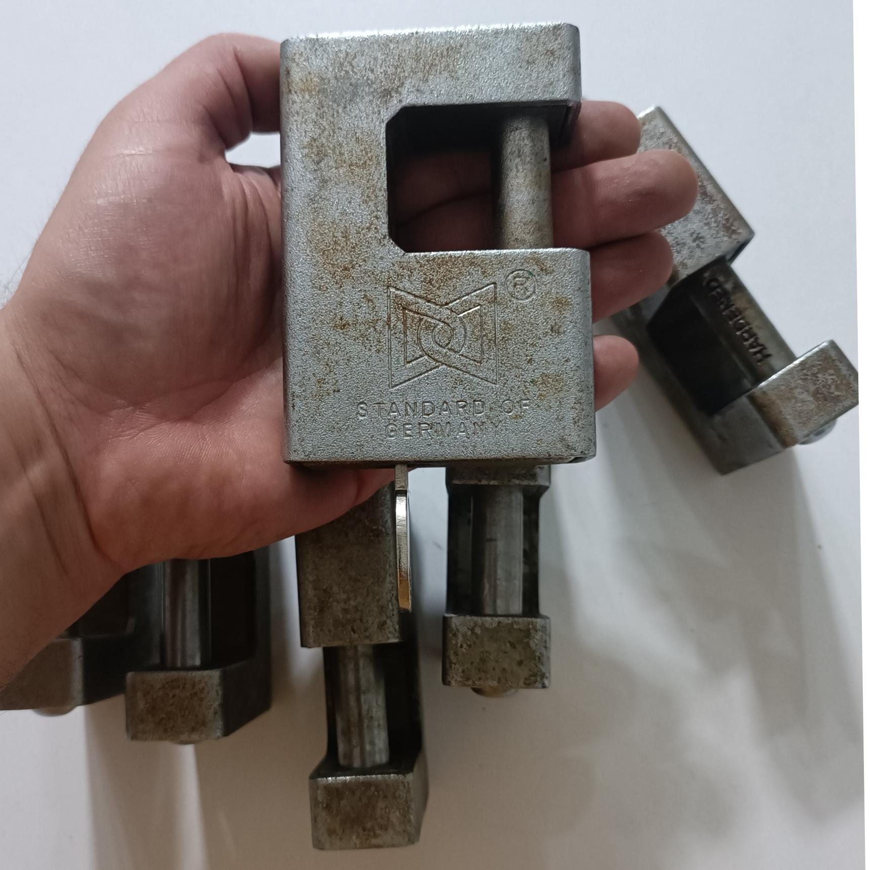 قفل آلمانی کد دار گیرا