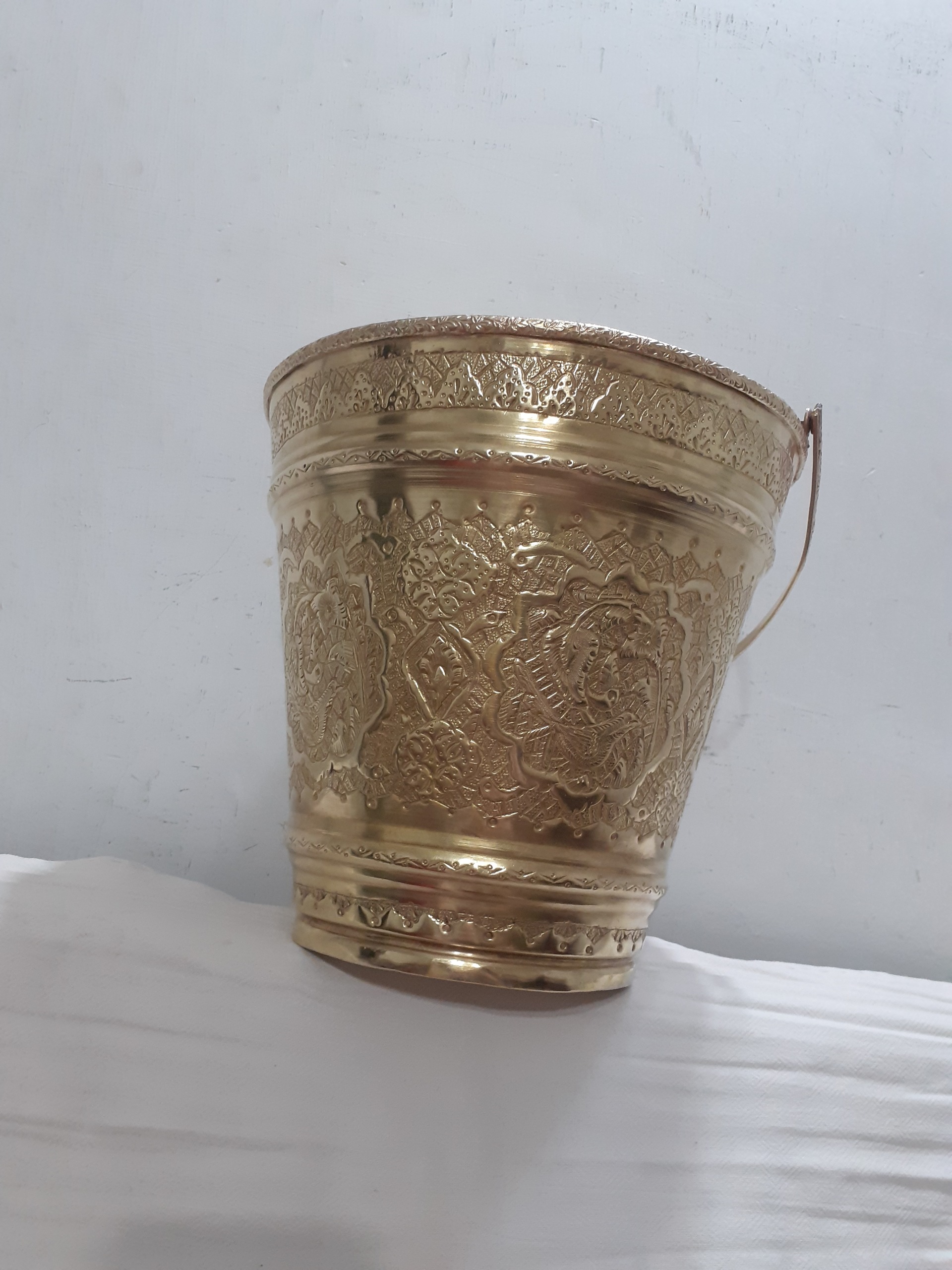 سطل برنجی قدیمی (پهلوی)دستساز قلم کاری (کد59)