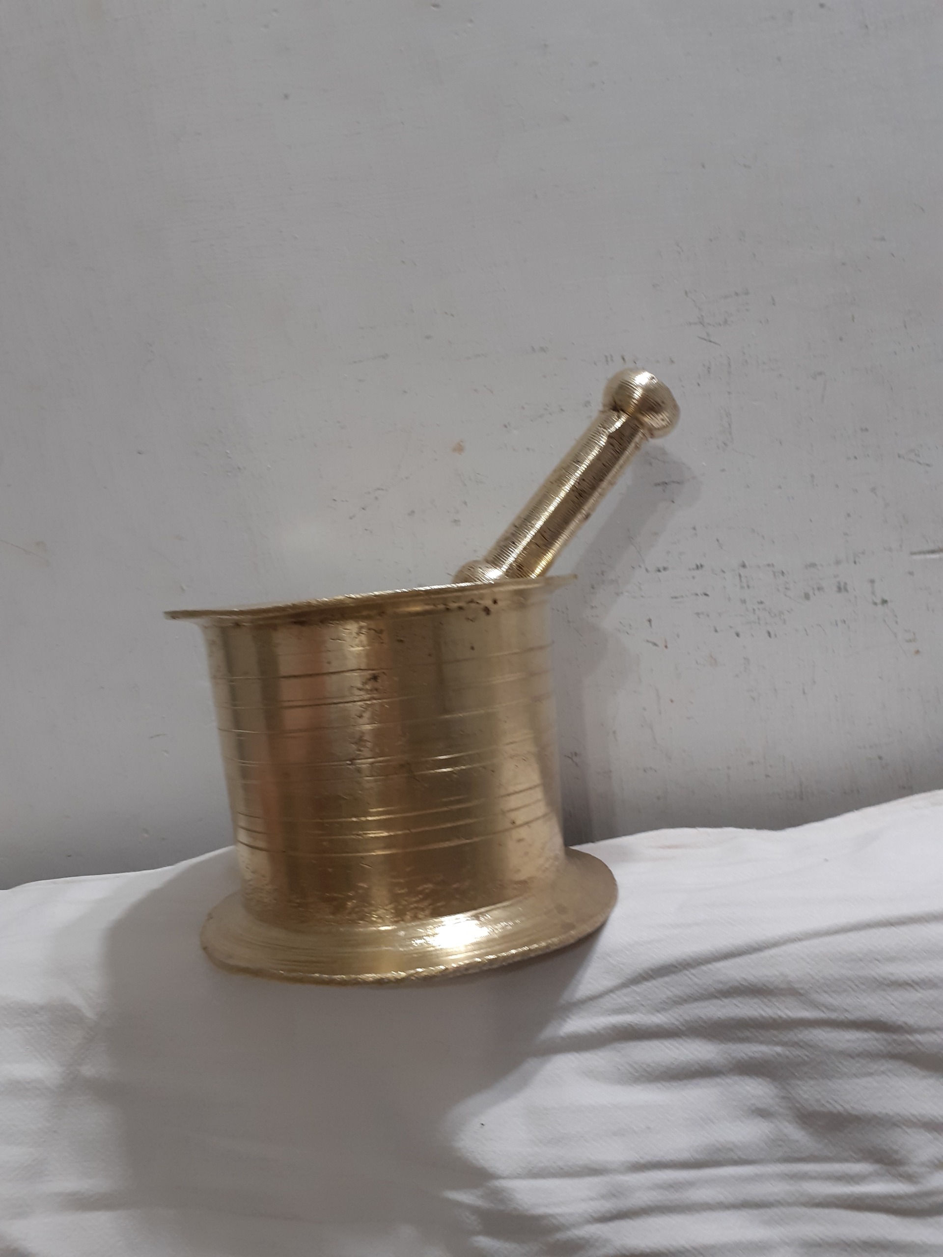 هاون سنگین  4/125 کیلویی برنجی مطابق تصویر $120