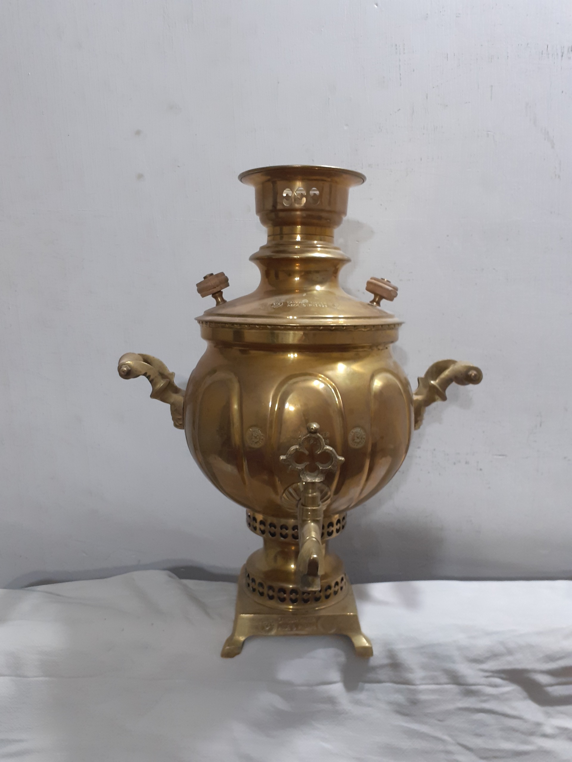 سماور زغالی 6 لیتری برنجی مارک عبدی درجه یک $137