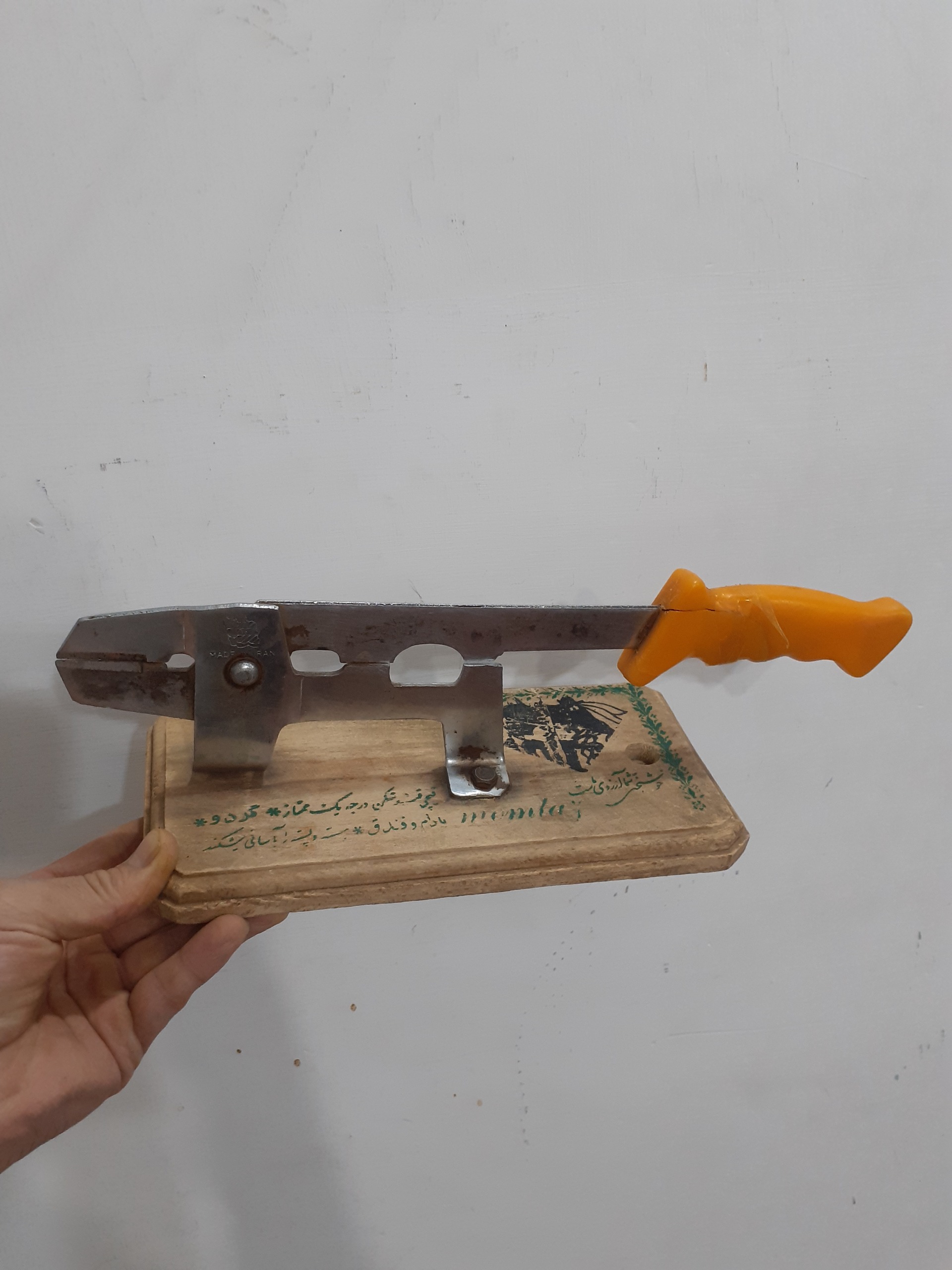 قیچی قند شکن و گردو وبادام و فندوق $190