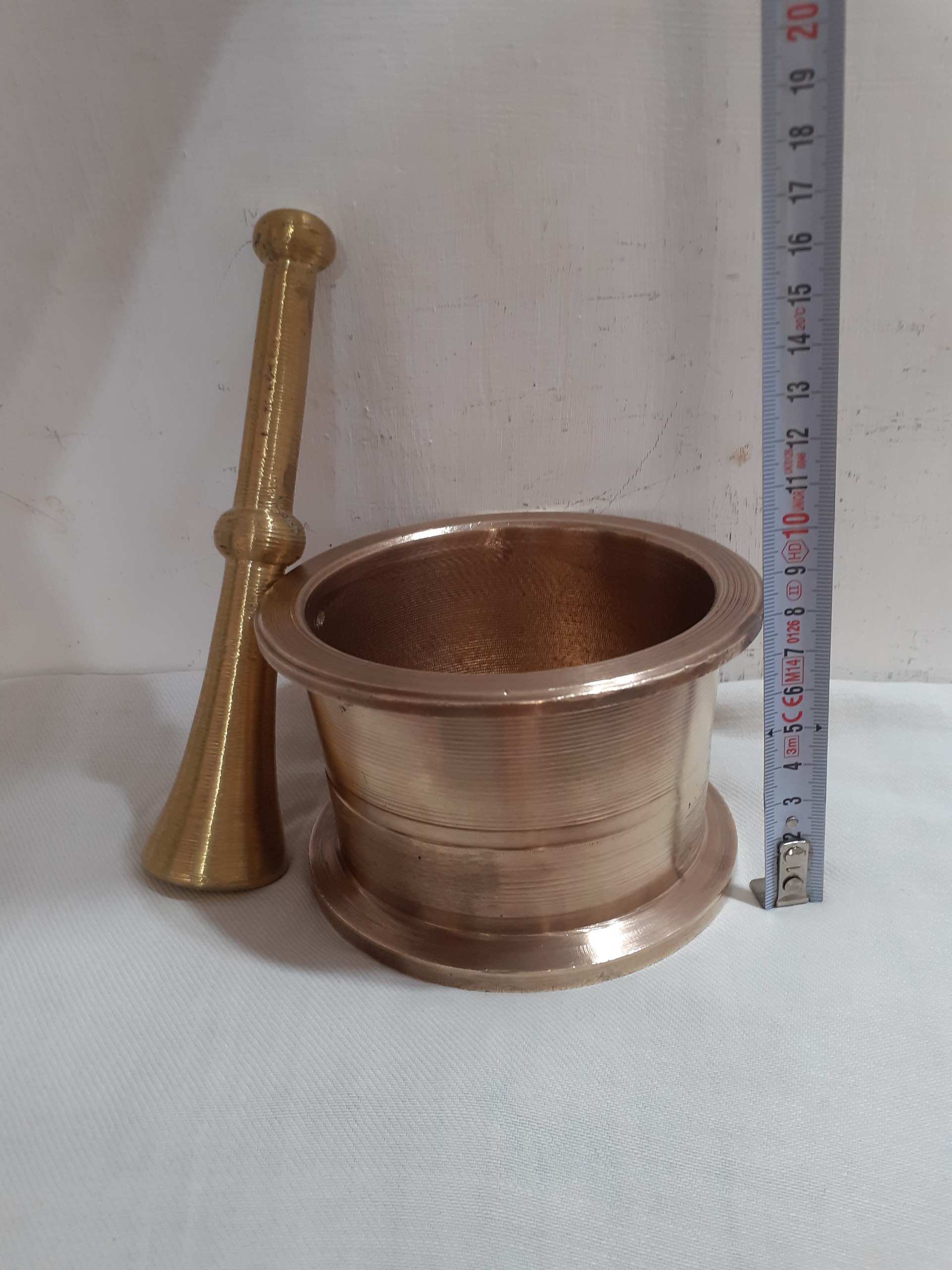 هاون مسوار دسته برنجی نوی نو مطابق تصویر $198