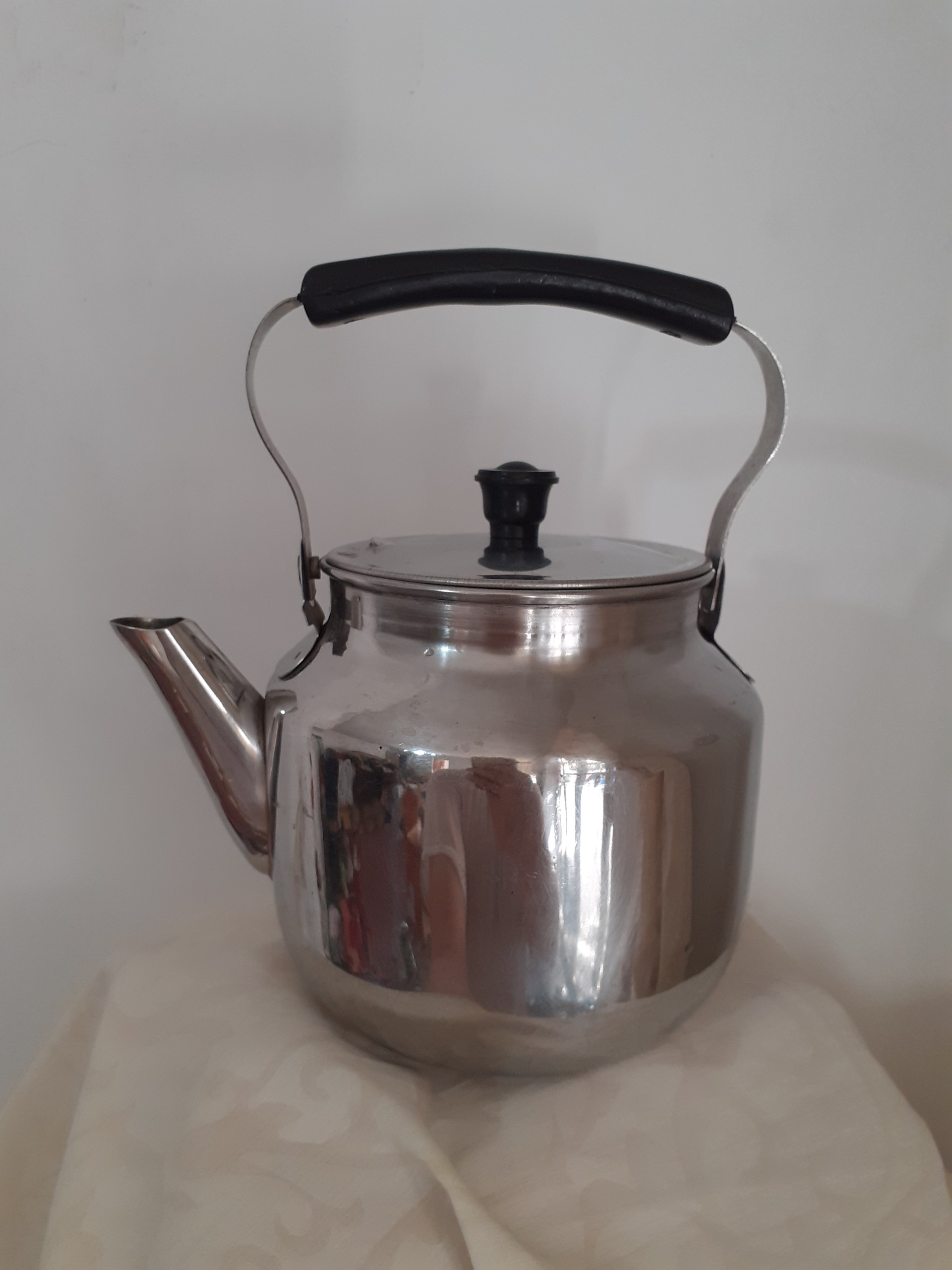 کتری یا قوری نیم لیتری استیل نگیر باکیفیت