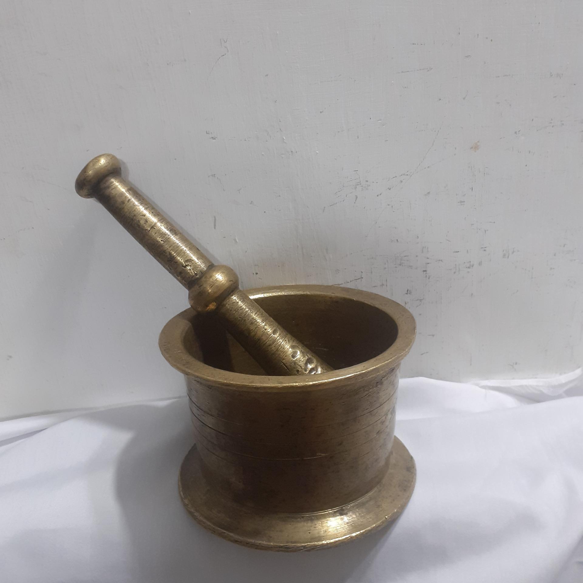 هاون برنجی 3/150 کیلوگرمی سالم بکر مطابق تصویر