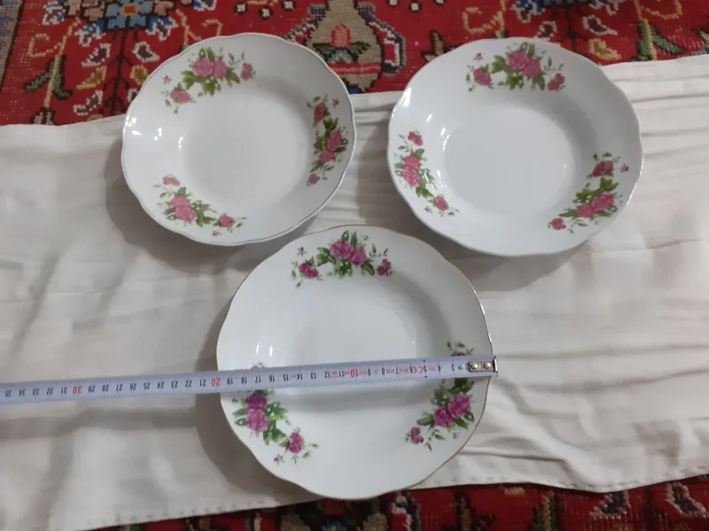 3 تا بشقاب گل سرخی خارجی مطابق تصویر