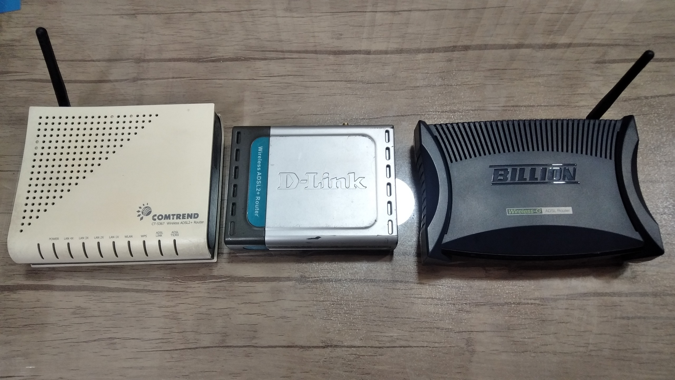 سه عدد مودم برای تعمیر یا قطعات لطفا توضیحات