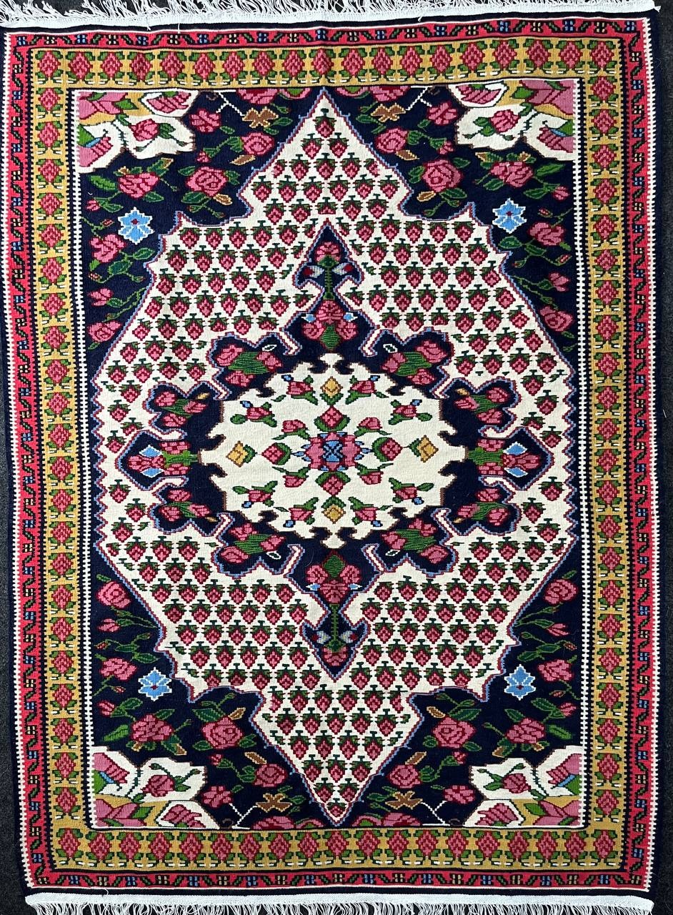 گلیم دست بافت سنندج