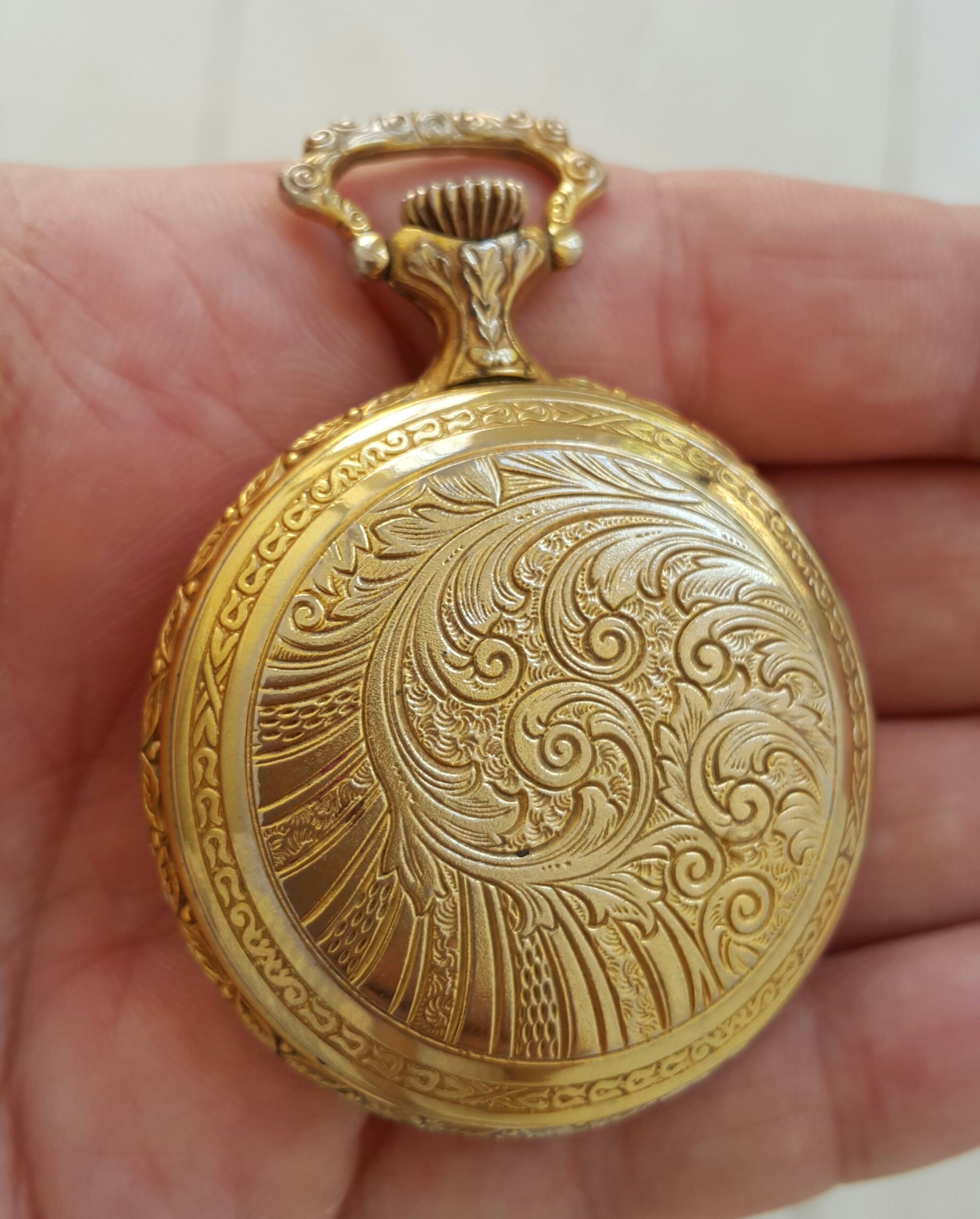 ساعت جیبی طلایی کوکی ساخت سوئیس(توضیحات)