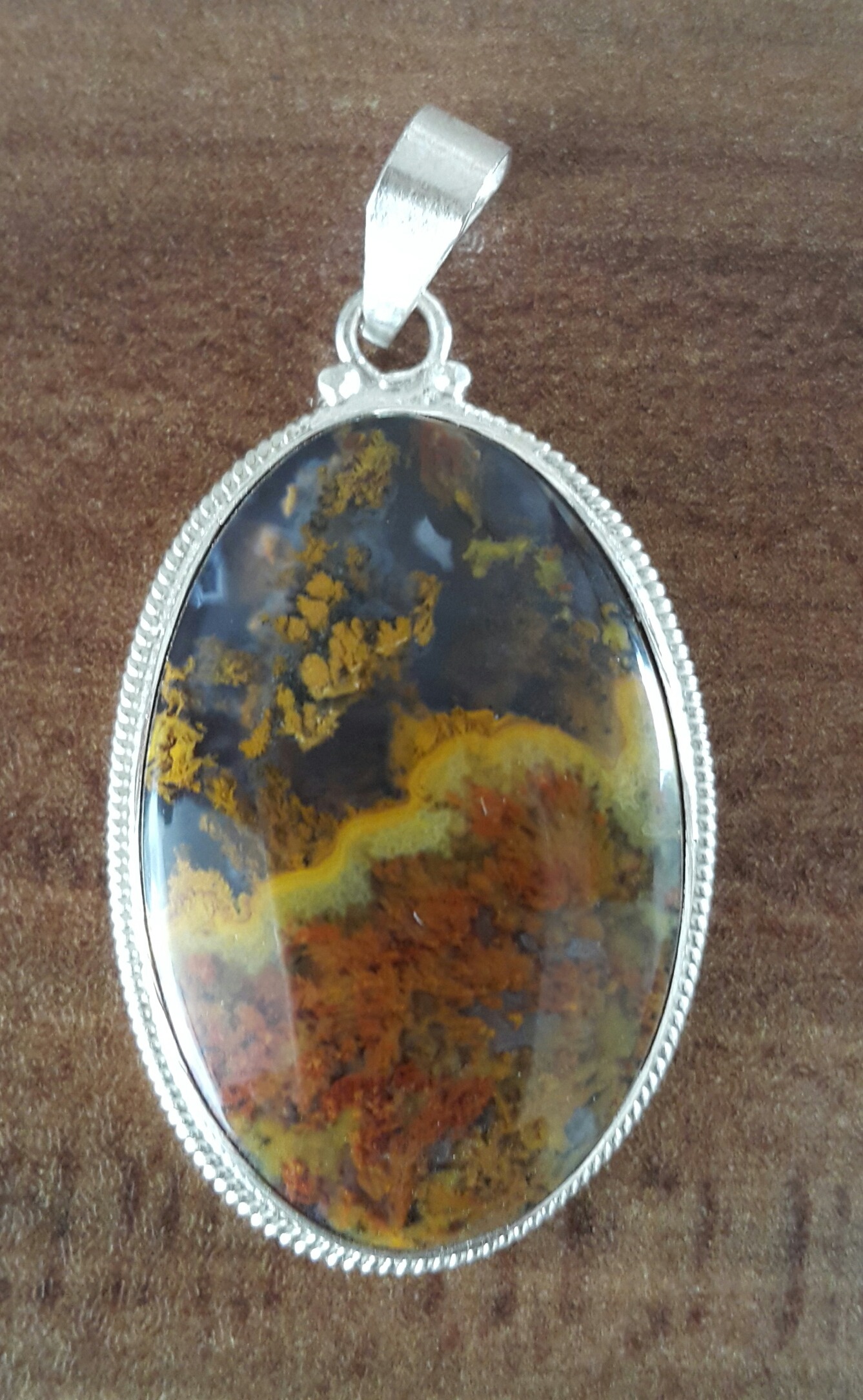 تو گردنی از سنگ طبیعی با قاب نقره 925