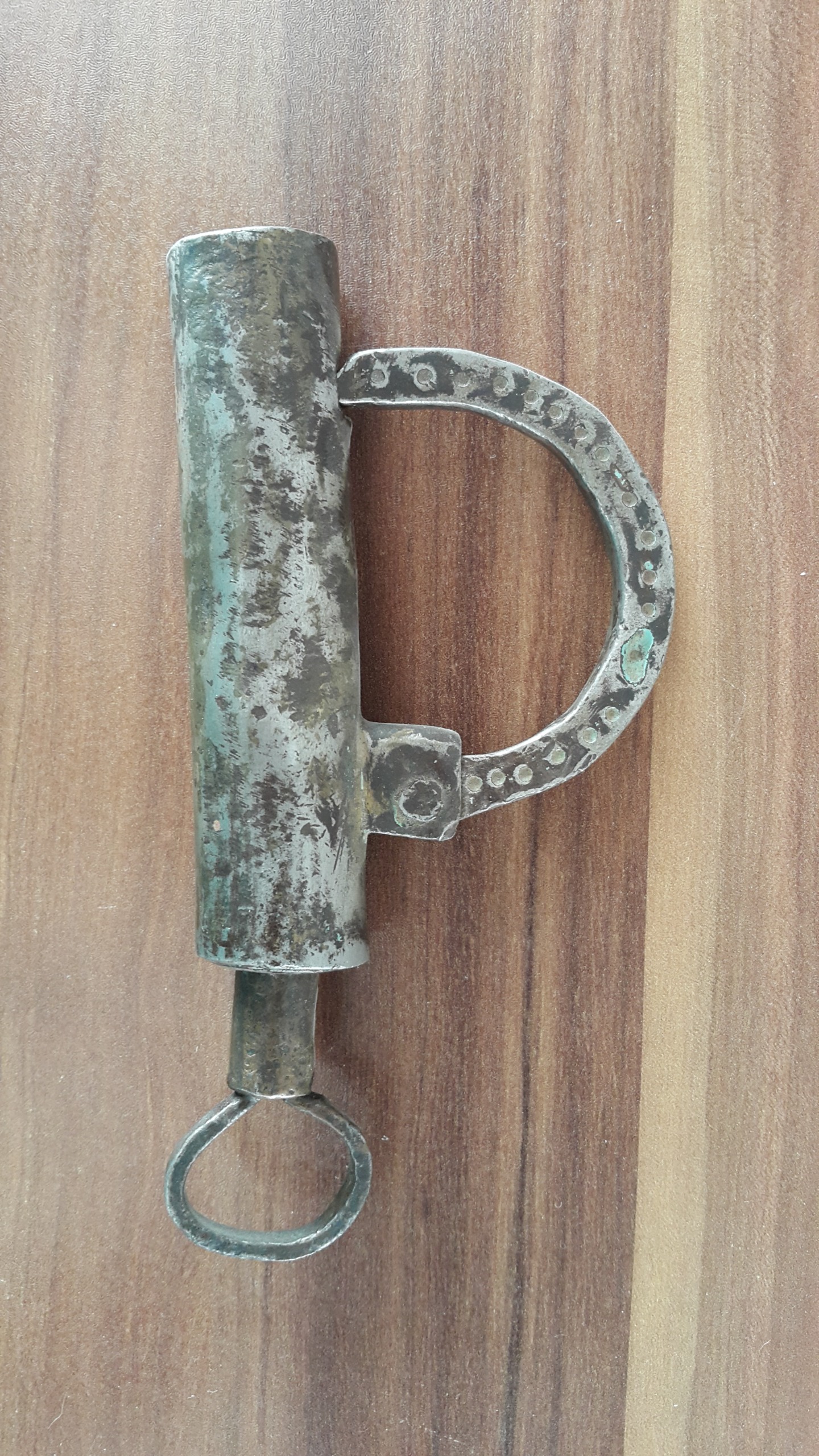 قفل قدیمی لوله ای