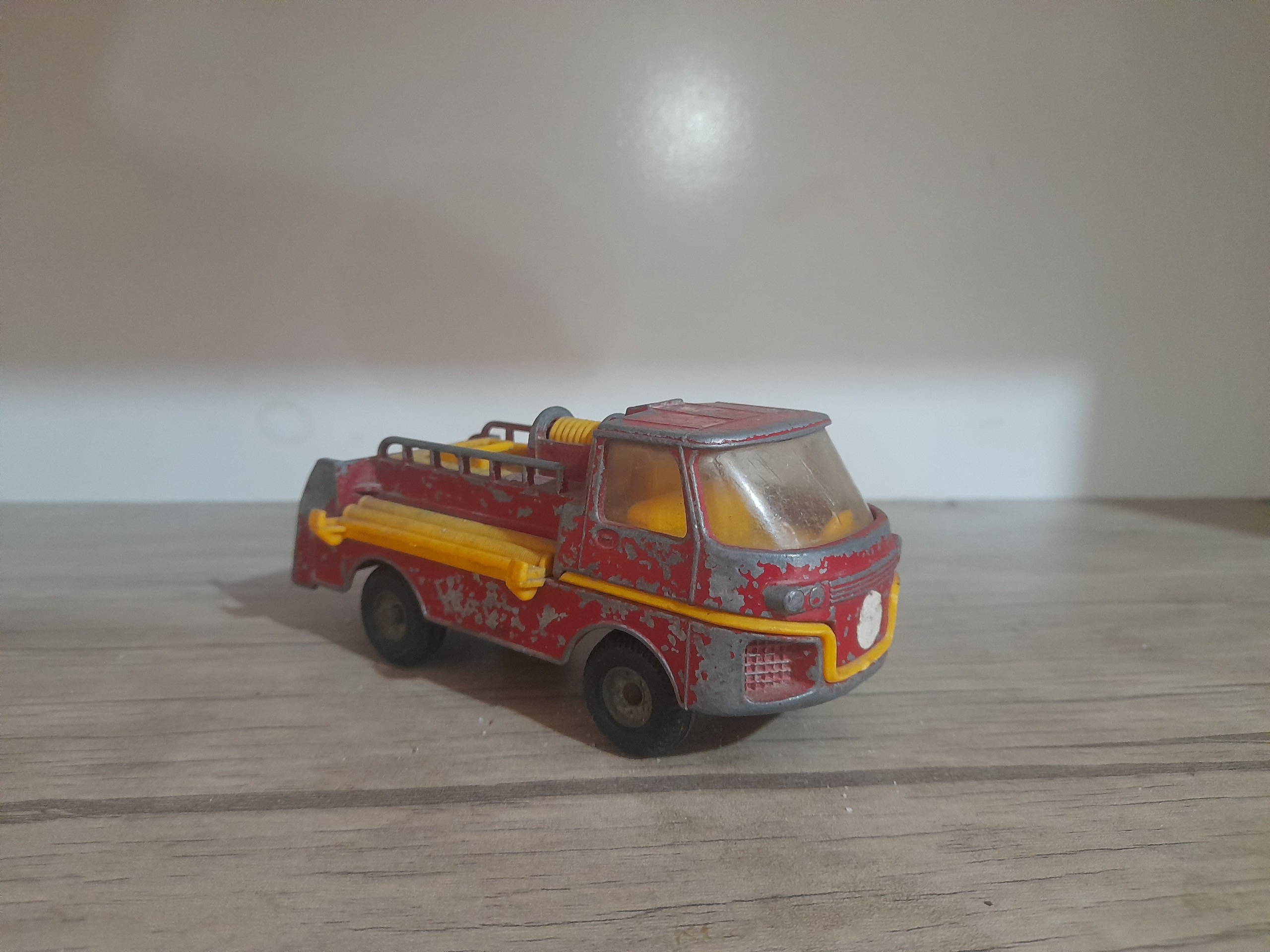 ماشین قدیمی کورگی انگلیس