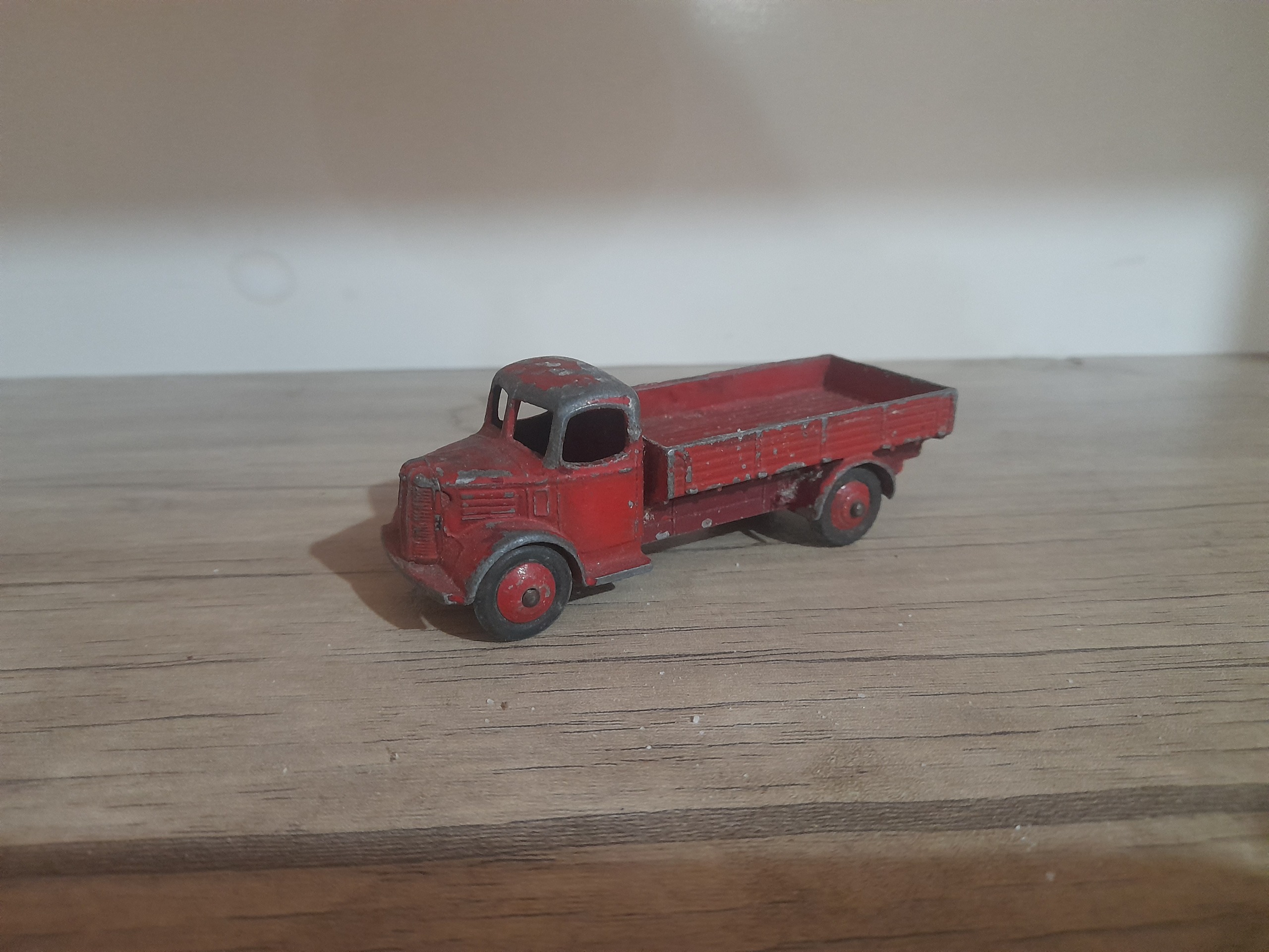 ماشین قدیمی دینکی انگلیس