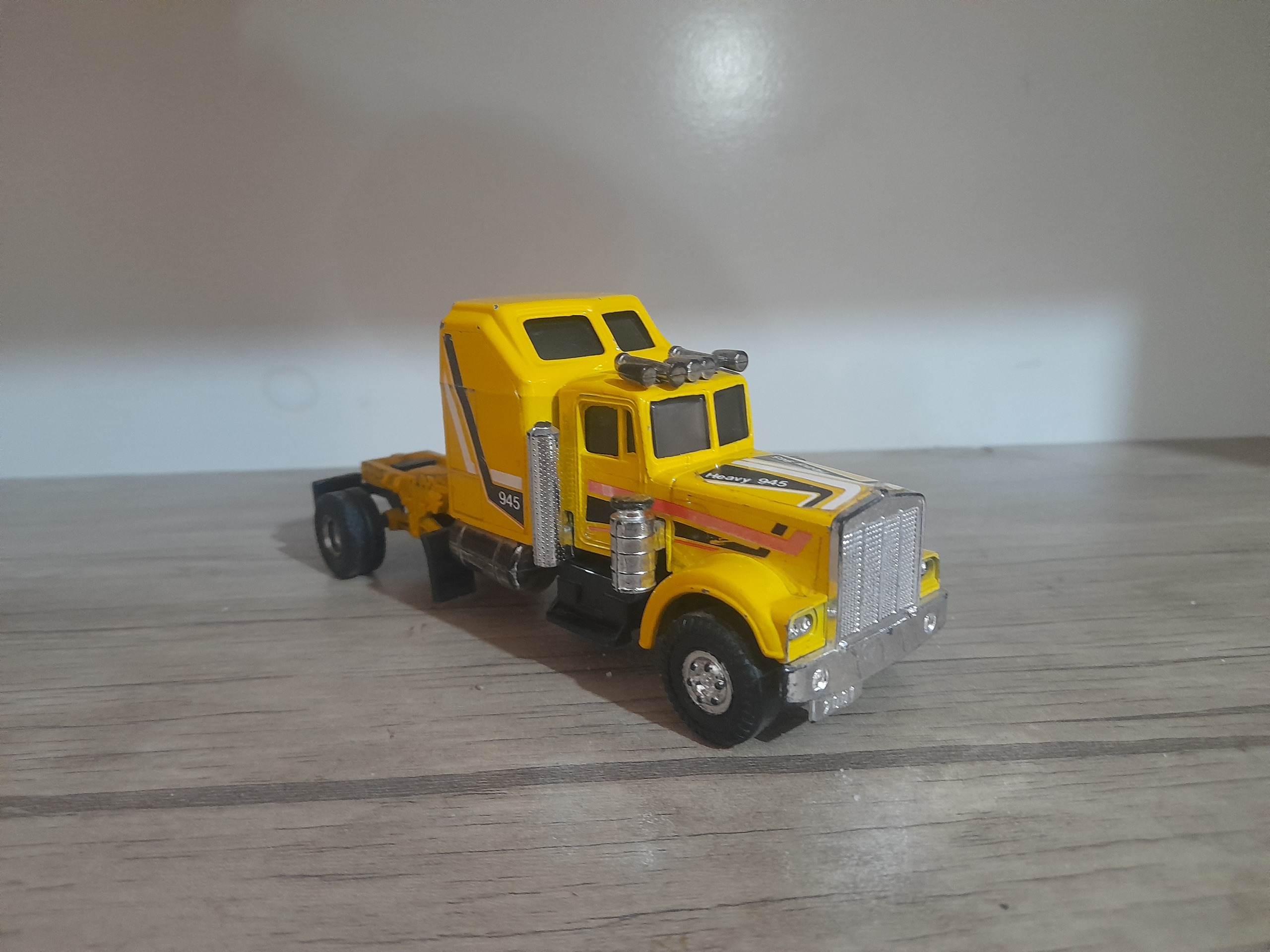 کامیون فلزی قدیمی هنگ کنگ