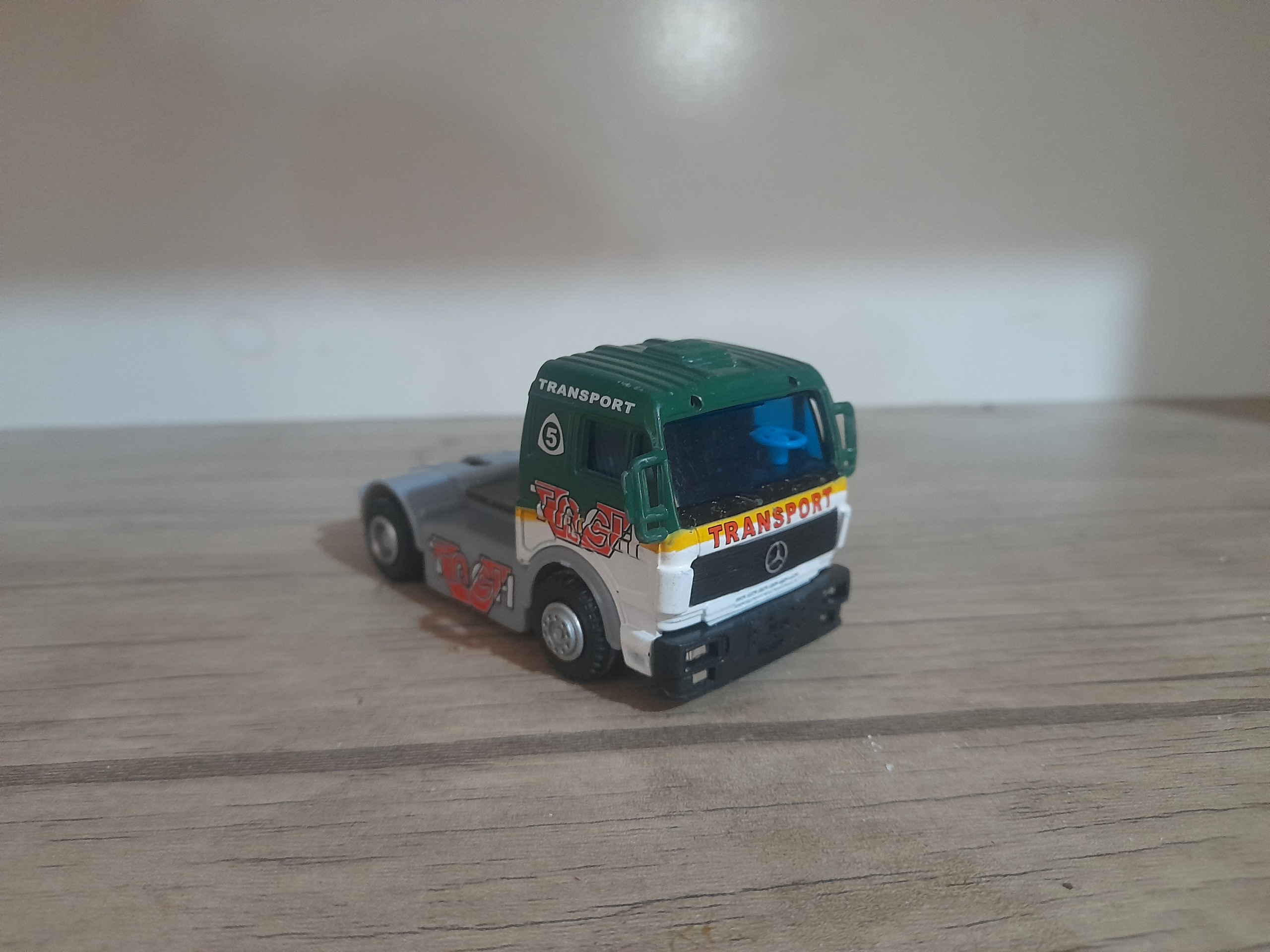 ماشین فلزی قدیمی بنز