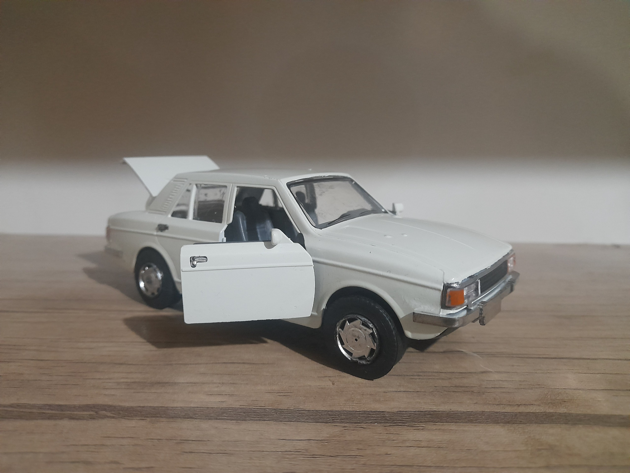 ماشین فلزی قدیمی پیکان پگاه استار