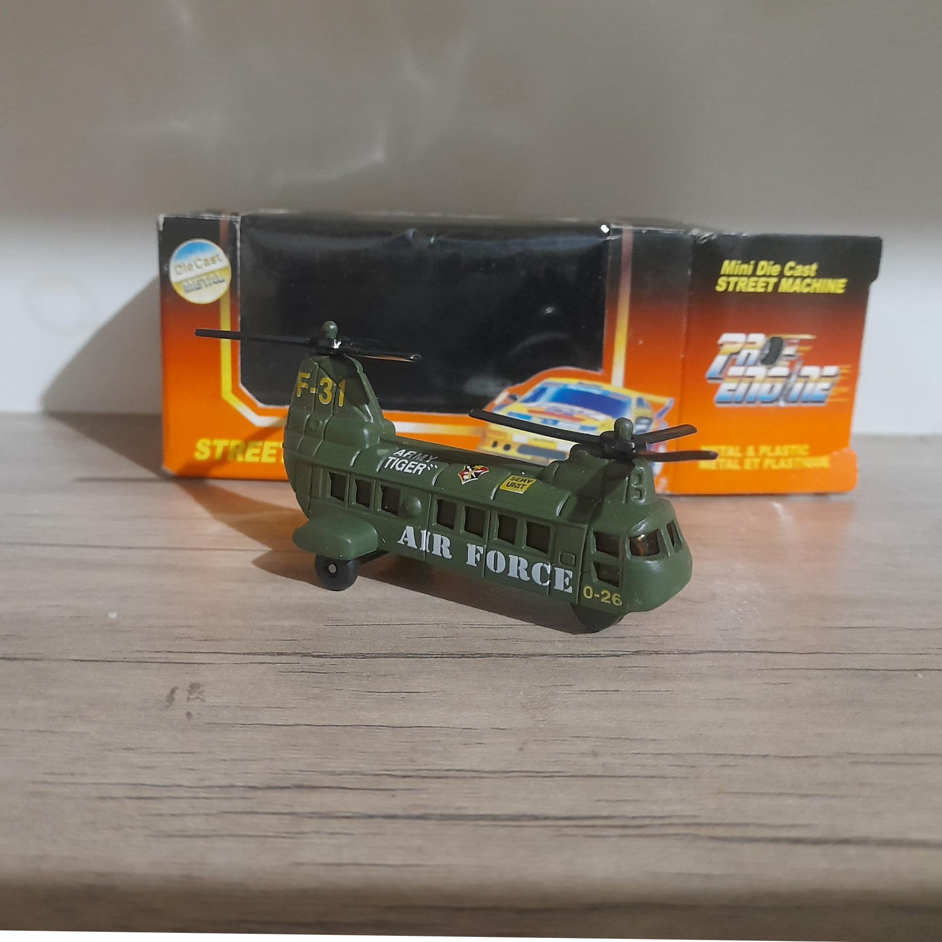 هلی کوپتر فلزی ارتشی قدیمی