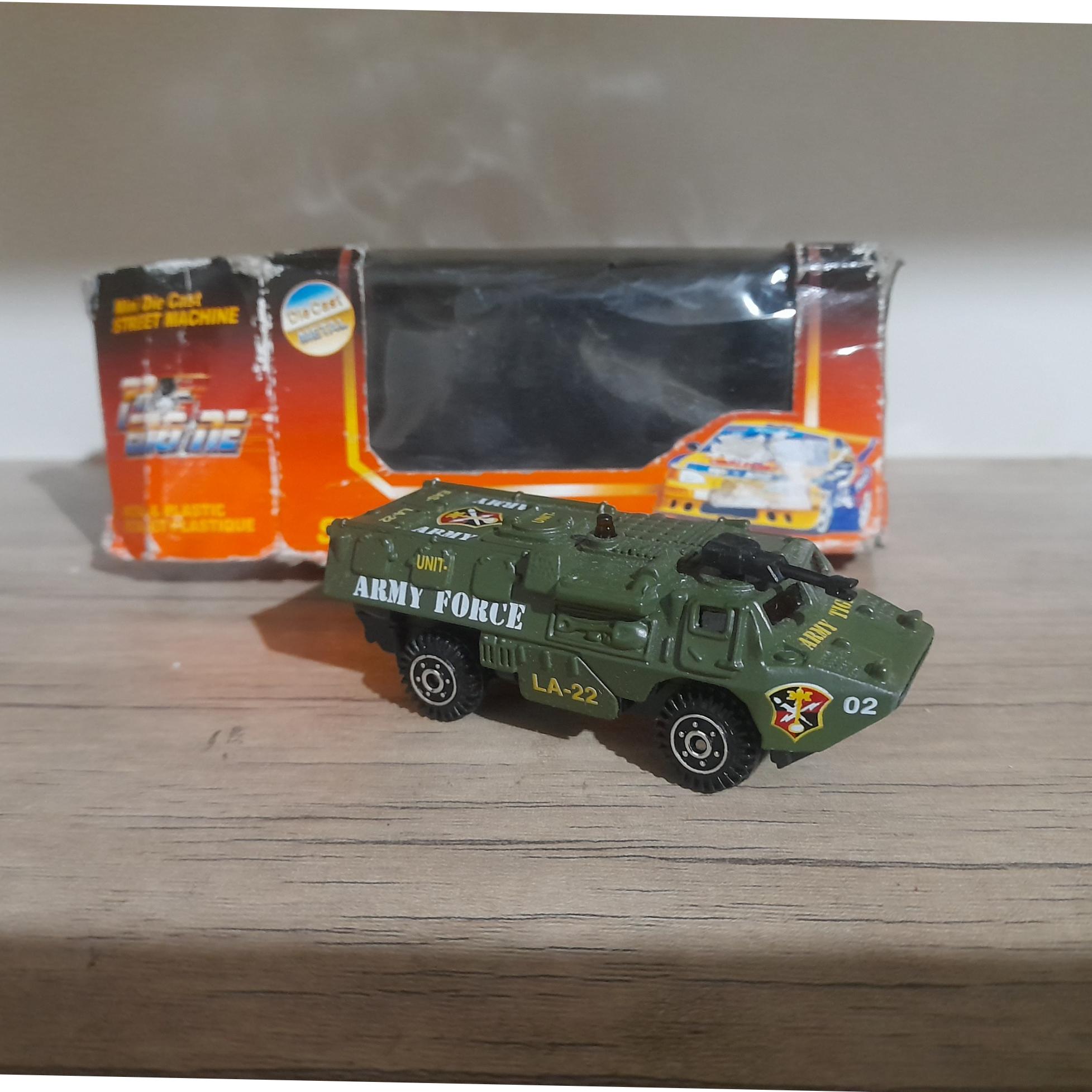 نفربر فلزی قدیمی ارتشی