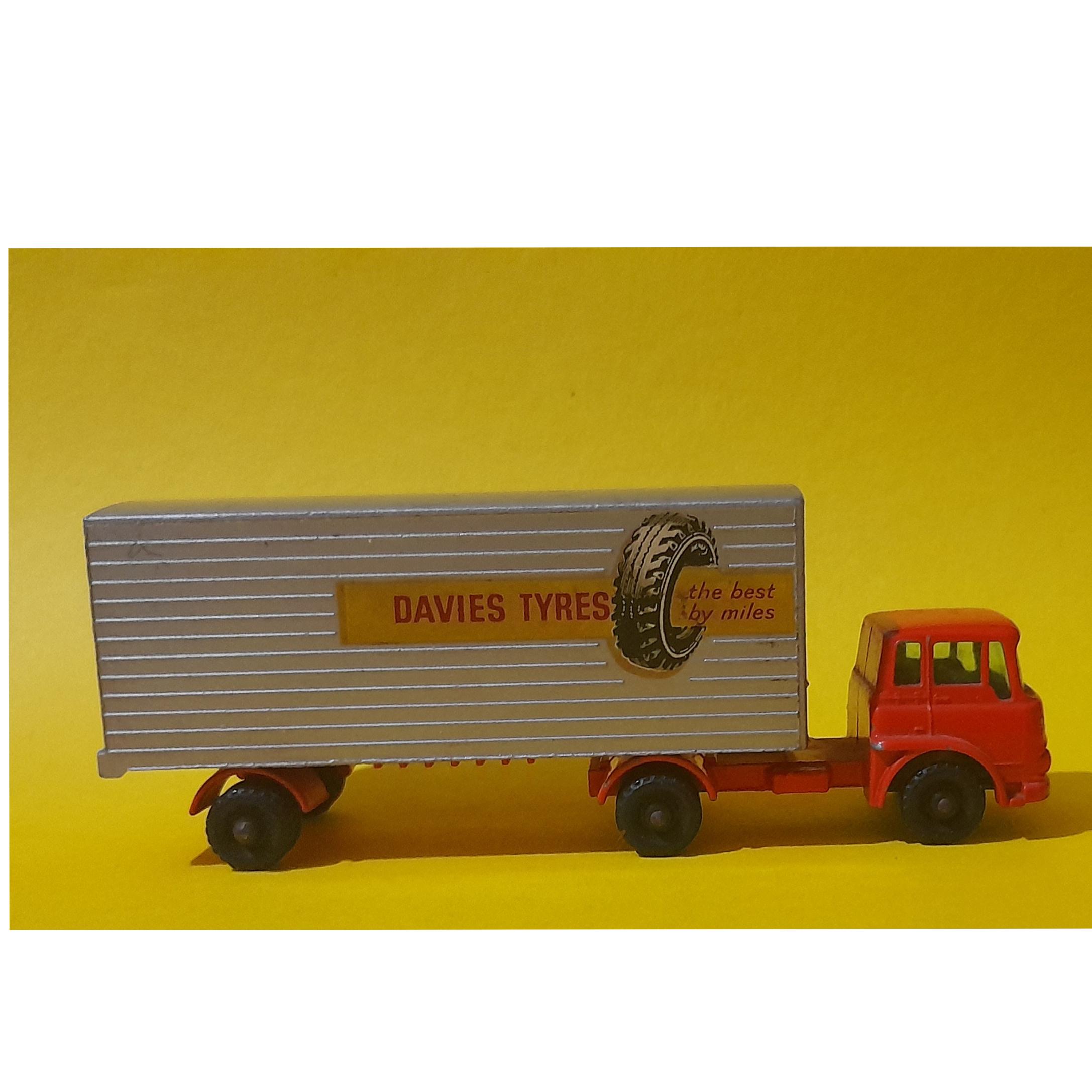 کامیون فلزی قدیمی لزنی انگلیس