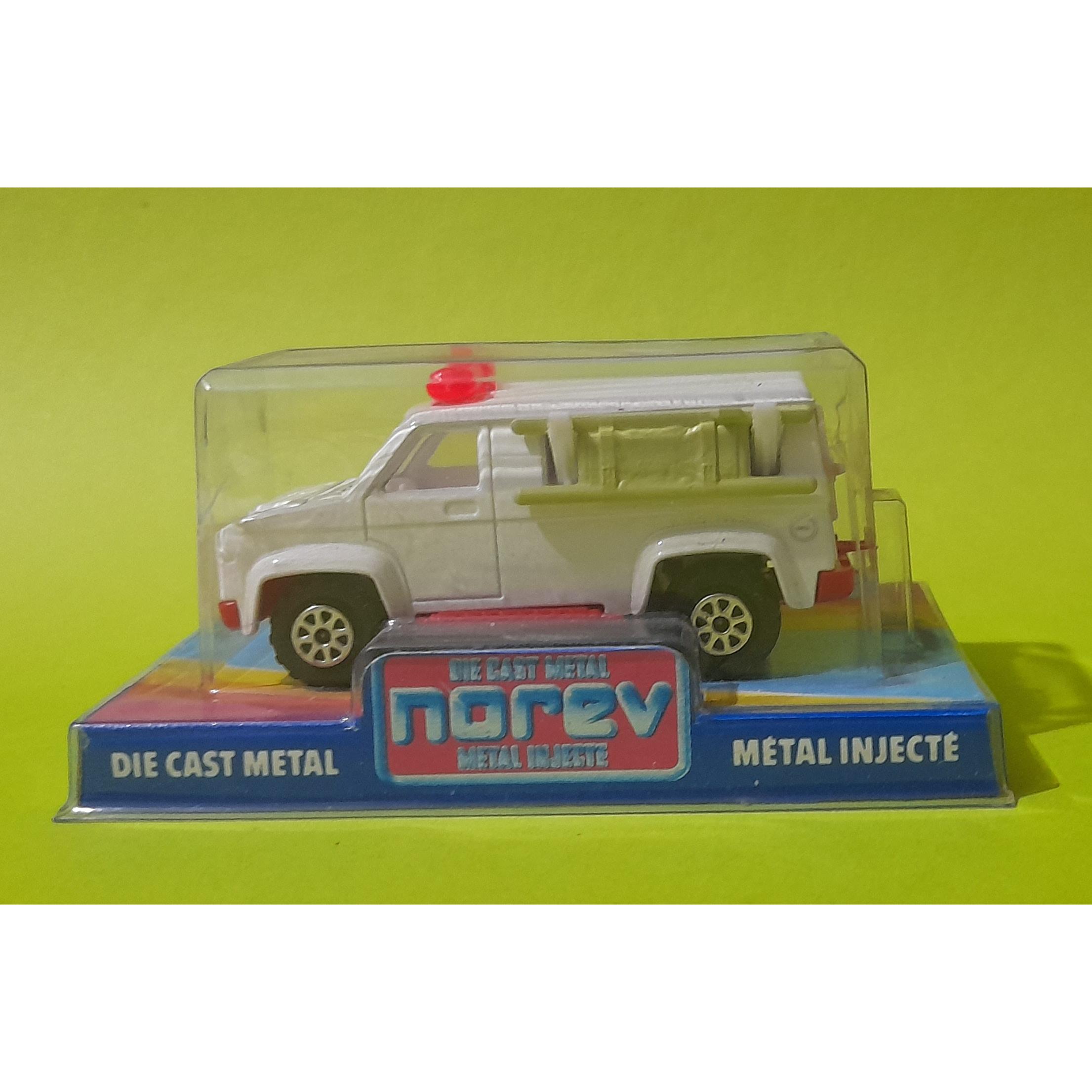 ماکت فلزی قدیمی آمبولانس نورو فرانسه