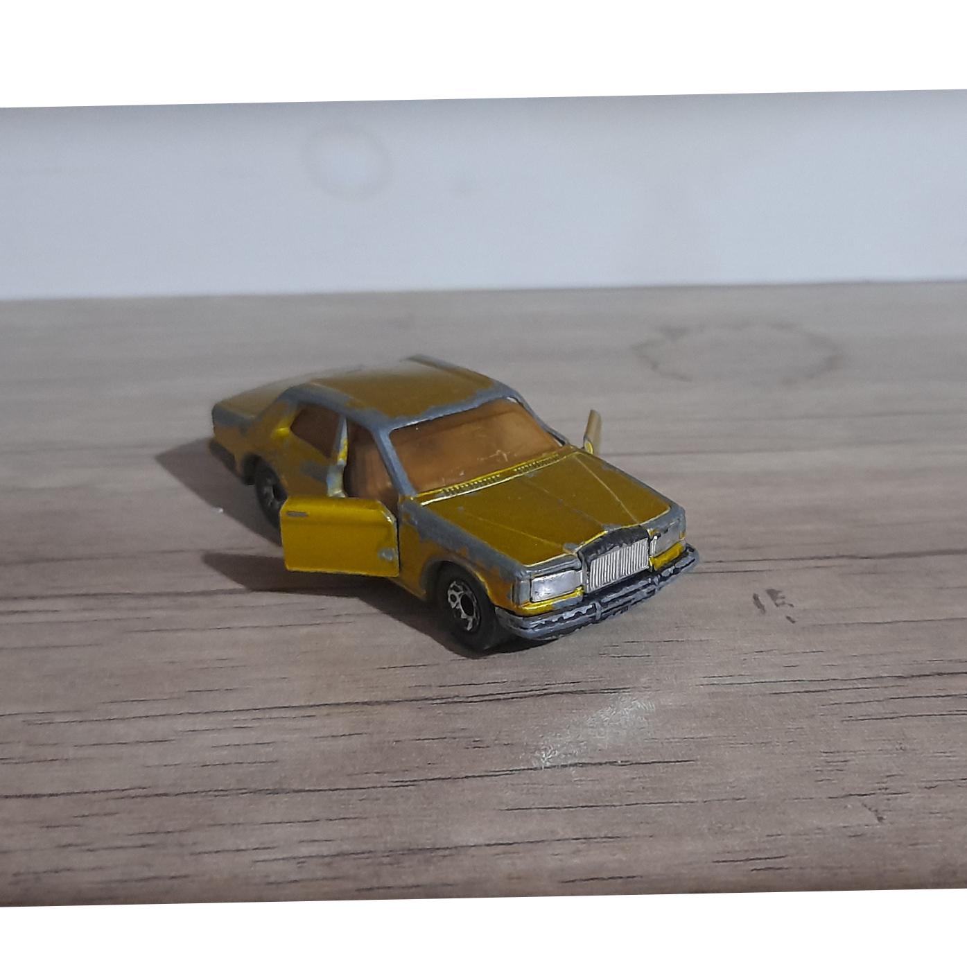 ماشین فلزی قدیمی مچباکس