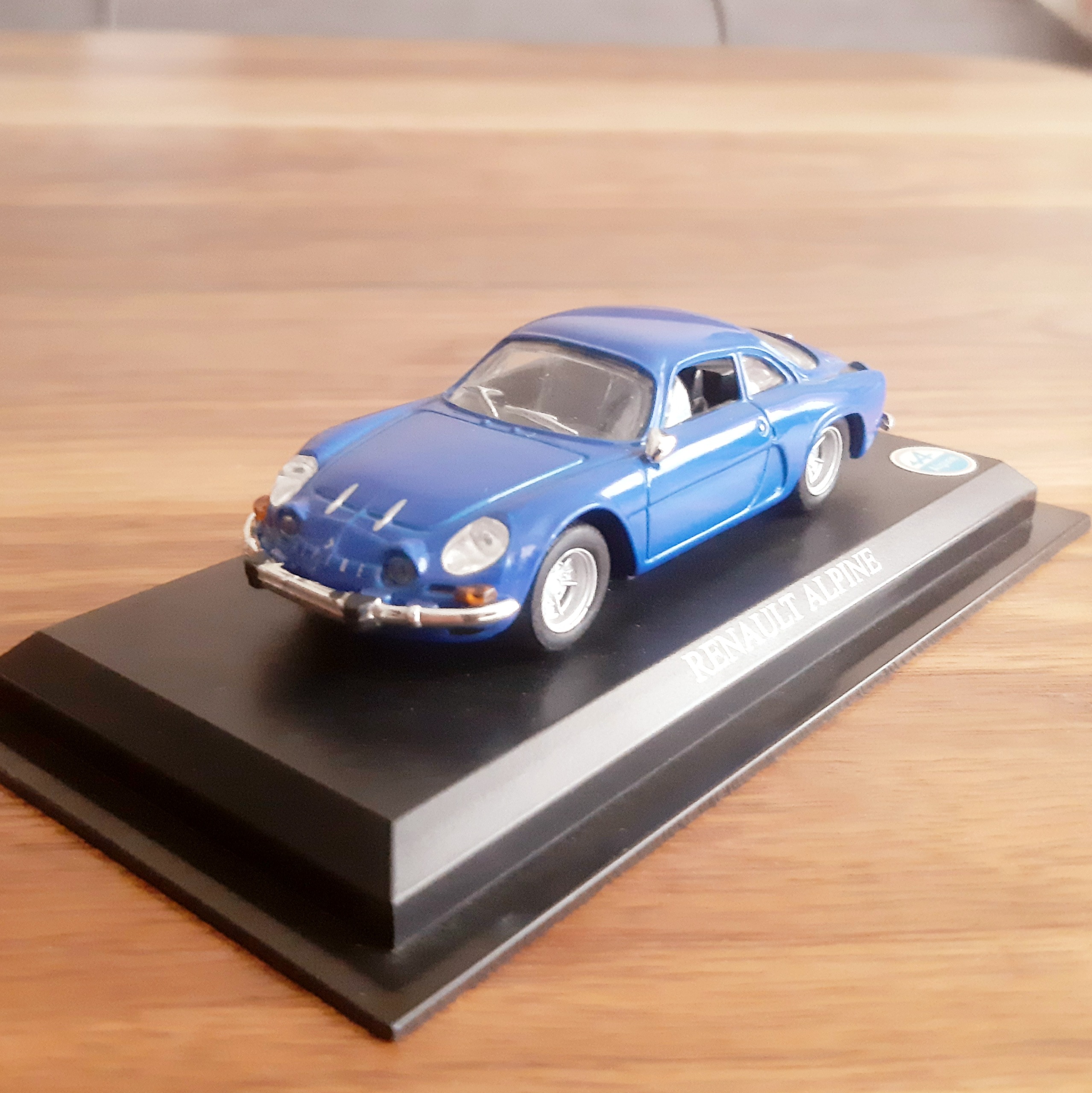 ماکت ماشین فلزی 1/43 Renault Alpine