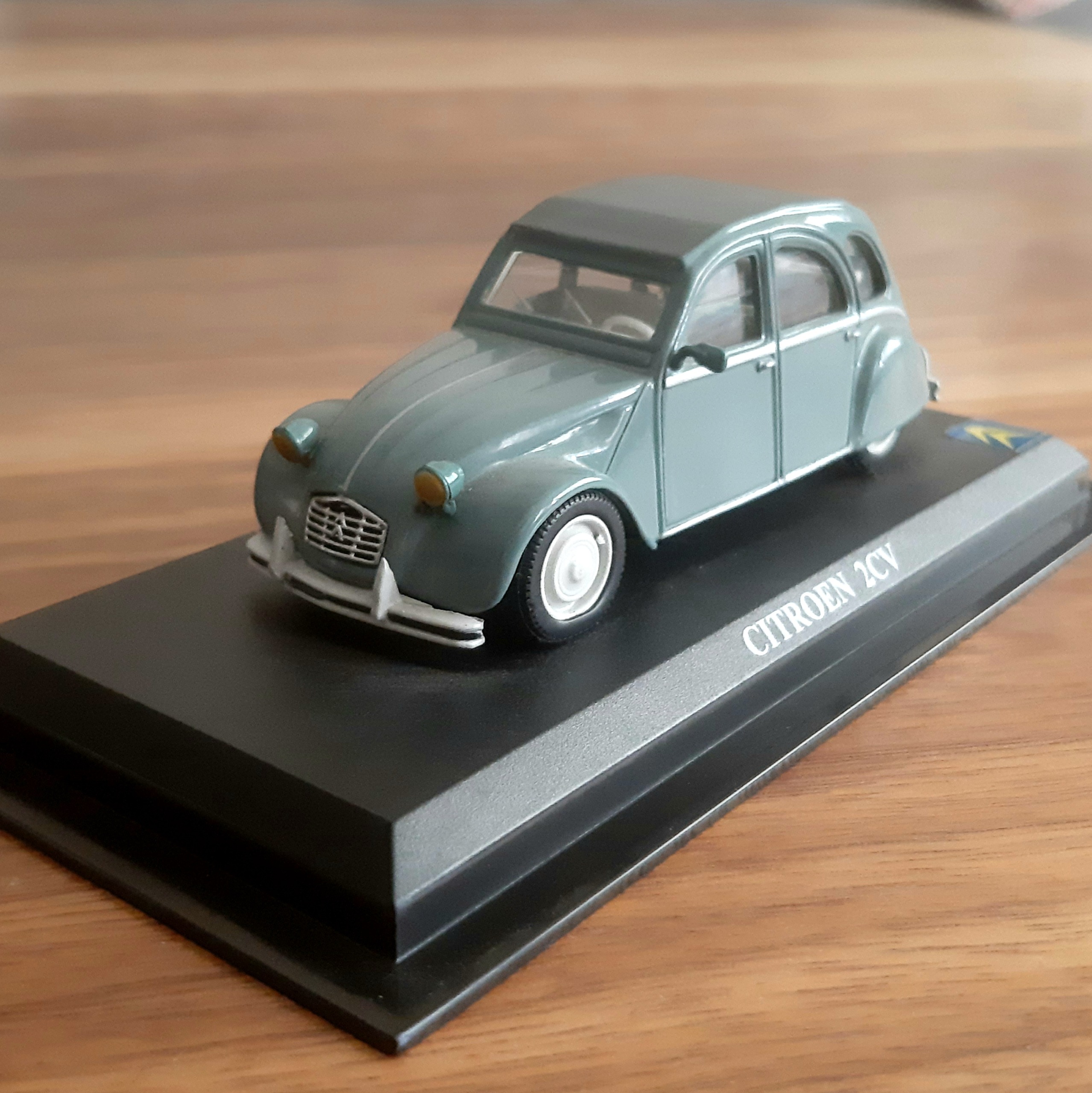 ماکت ماشین فلزی 1/43 Citroen 2CV