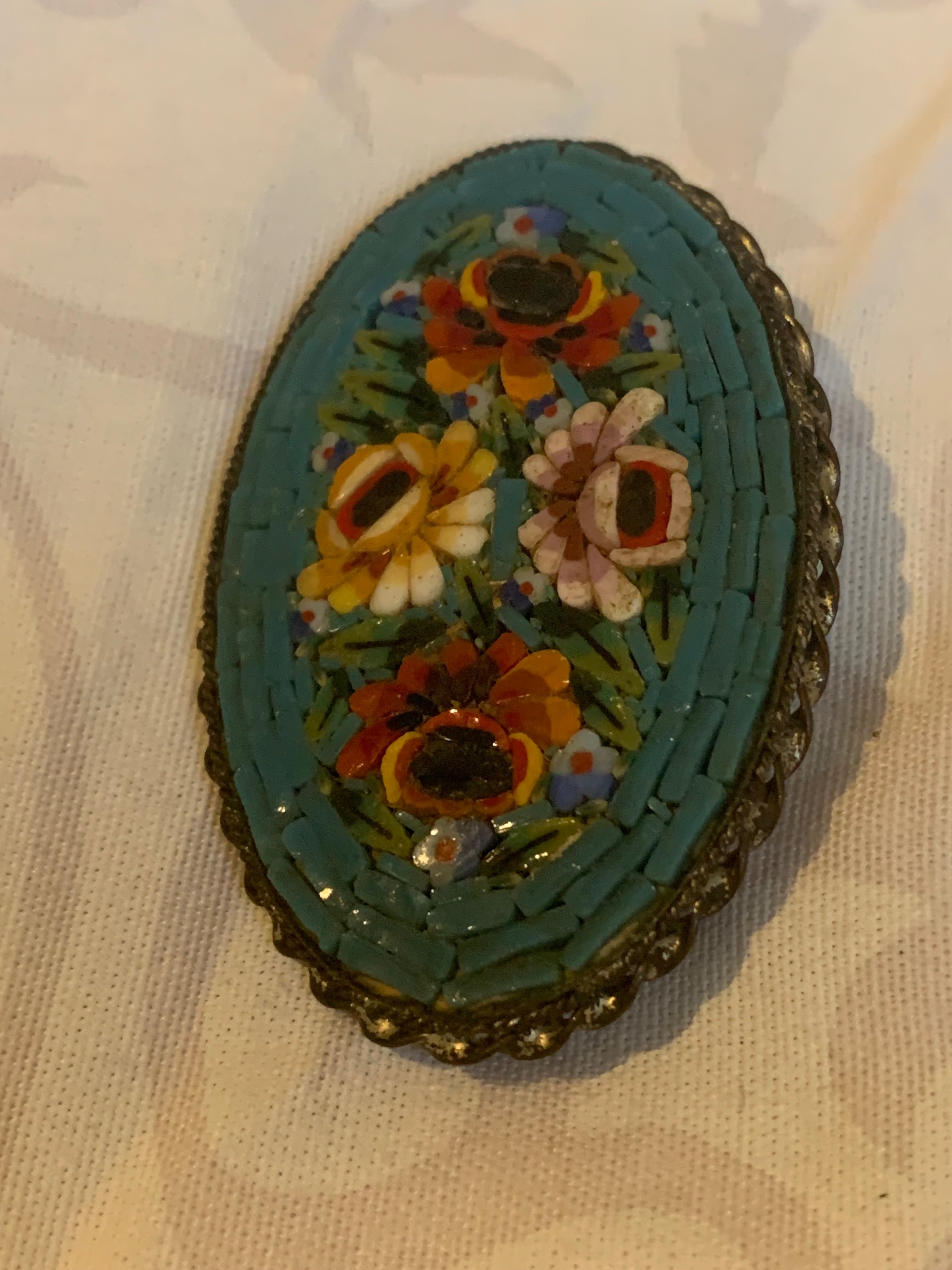 سنجاق سینه قدیمی