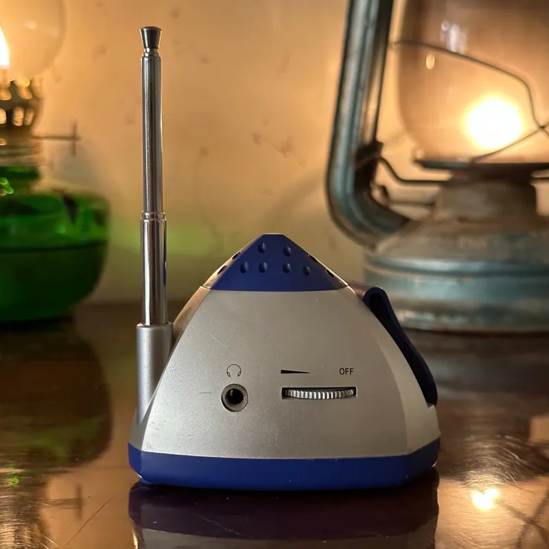 رادیو قدیمی کوچک جا خودکاری کلکسیونی سالم