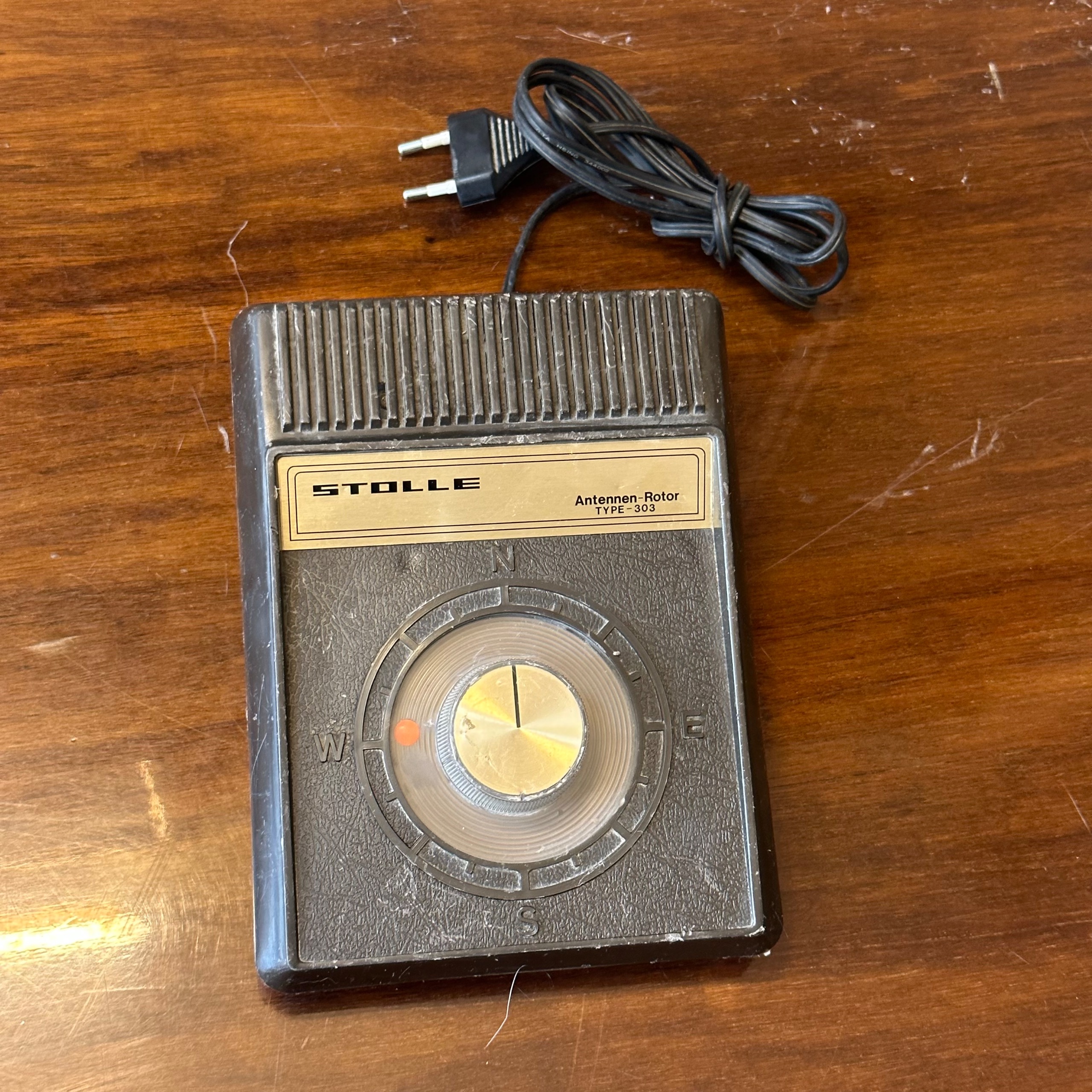 دستکاه آنتن روتر کلکسیونی سالم بسیار زیبا