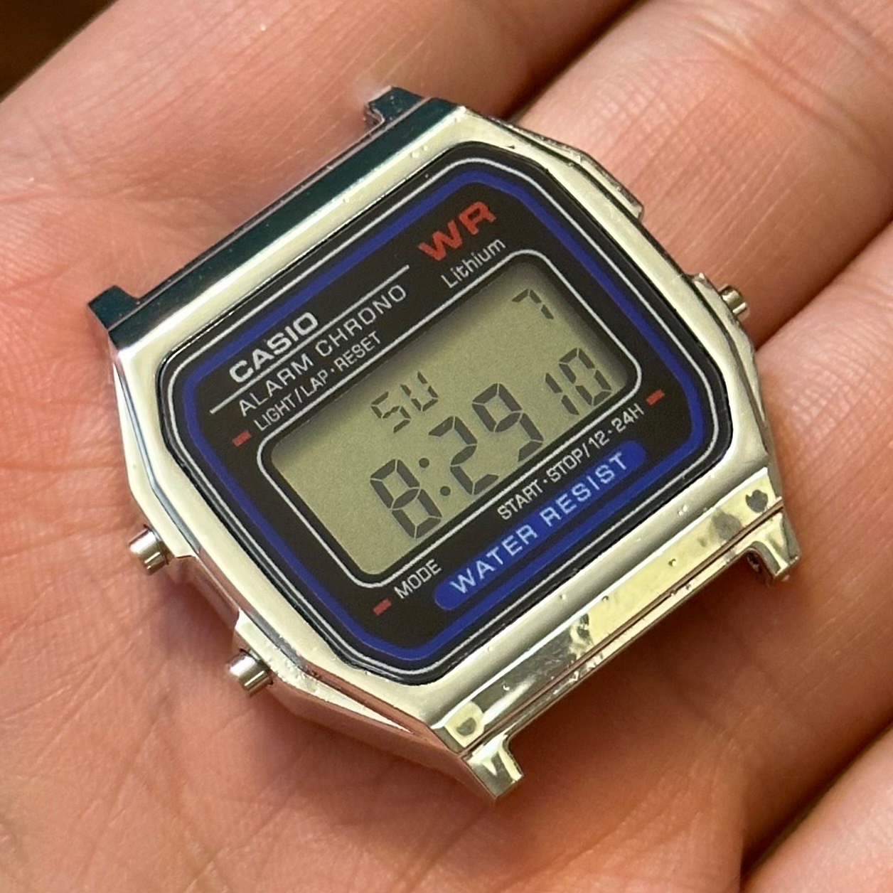 ساعت مچی کاسیو پشت حک شده بند ندارد