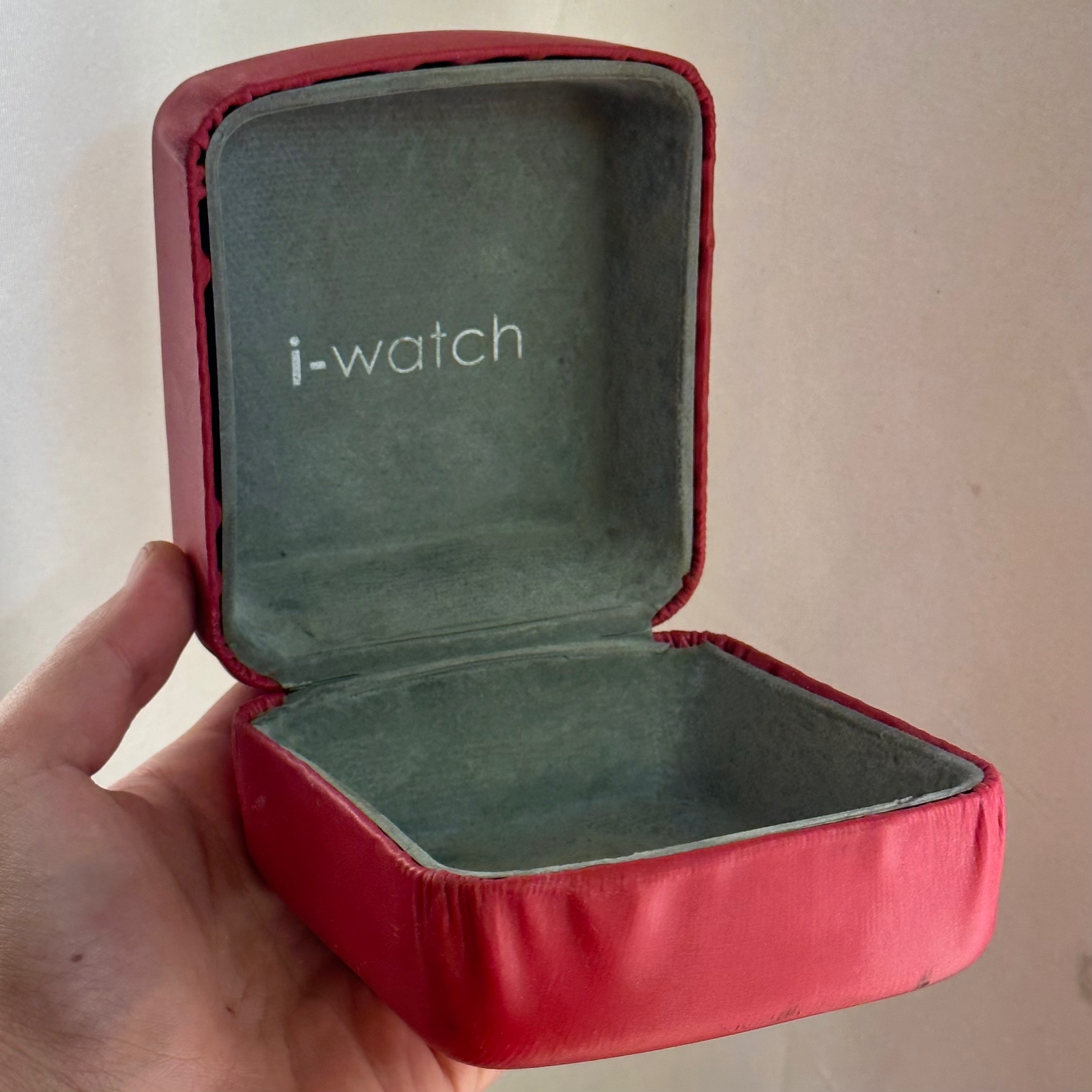 جعبه قرمز i watch بسیار زیبا توضیحات