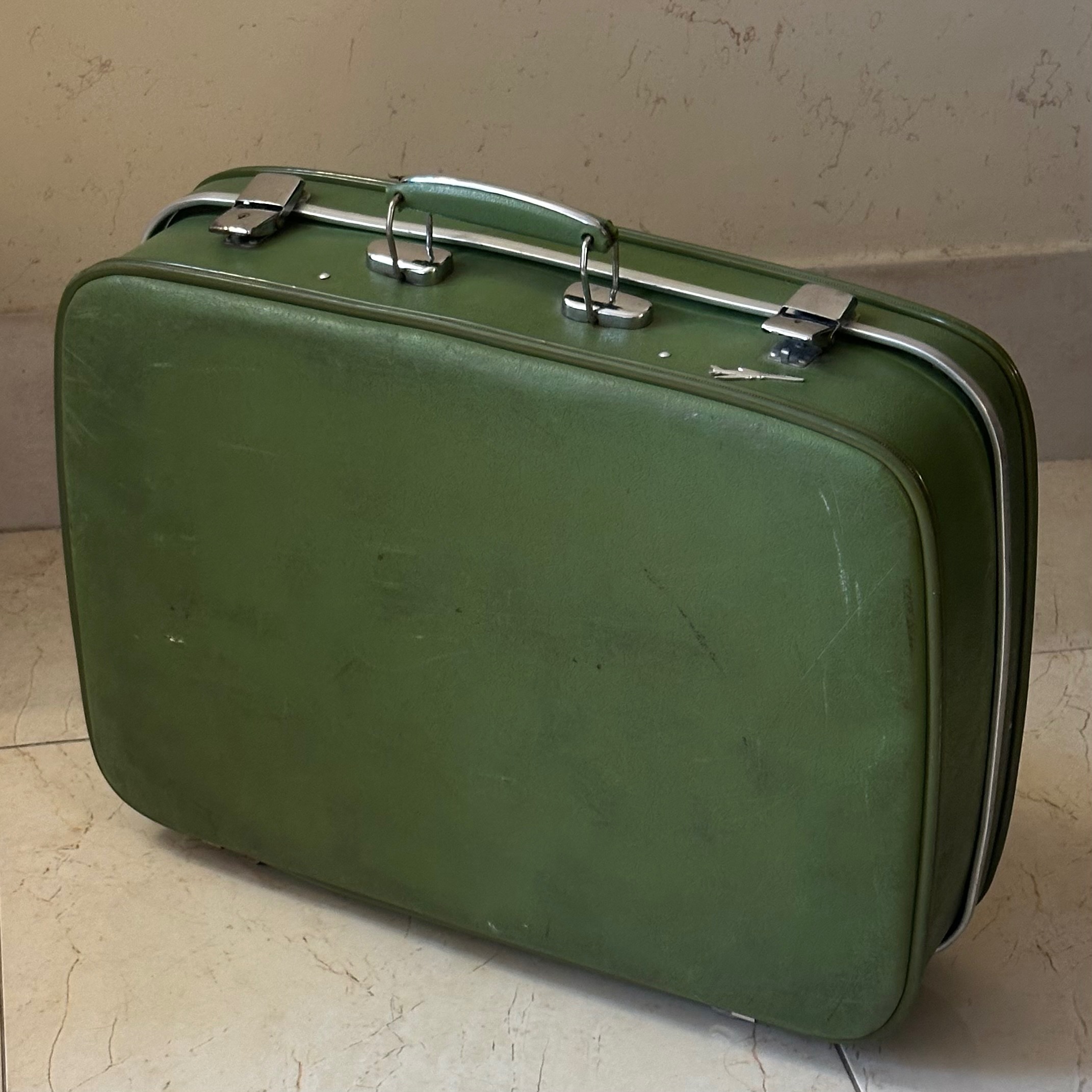 چمدان چرخدار سبز کلکسیونی و زیبا