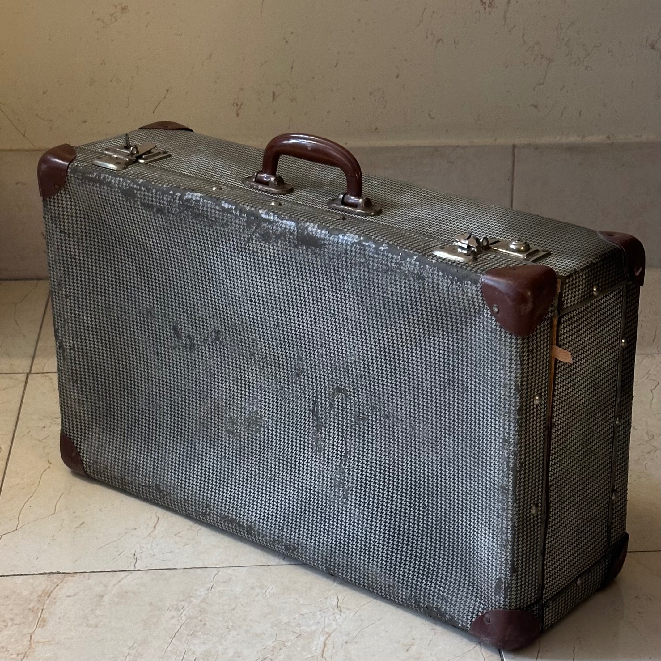 چمدان کلکسیونی انتیک زیبا