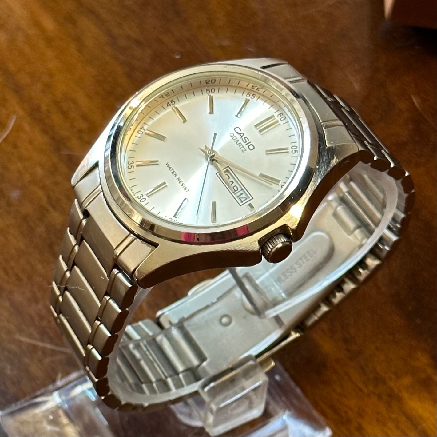 ساعت کاسیو اورجینال مردانه تقویم دار بسیار شیک