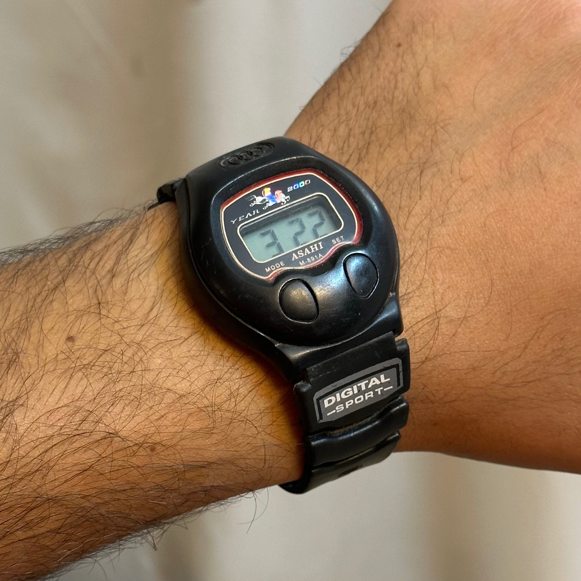 ساعت آساهی مربوط به سال 2000 کلکسیونی خاص
