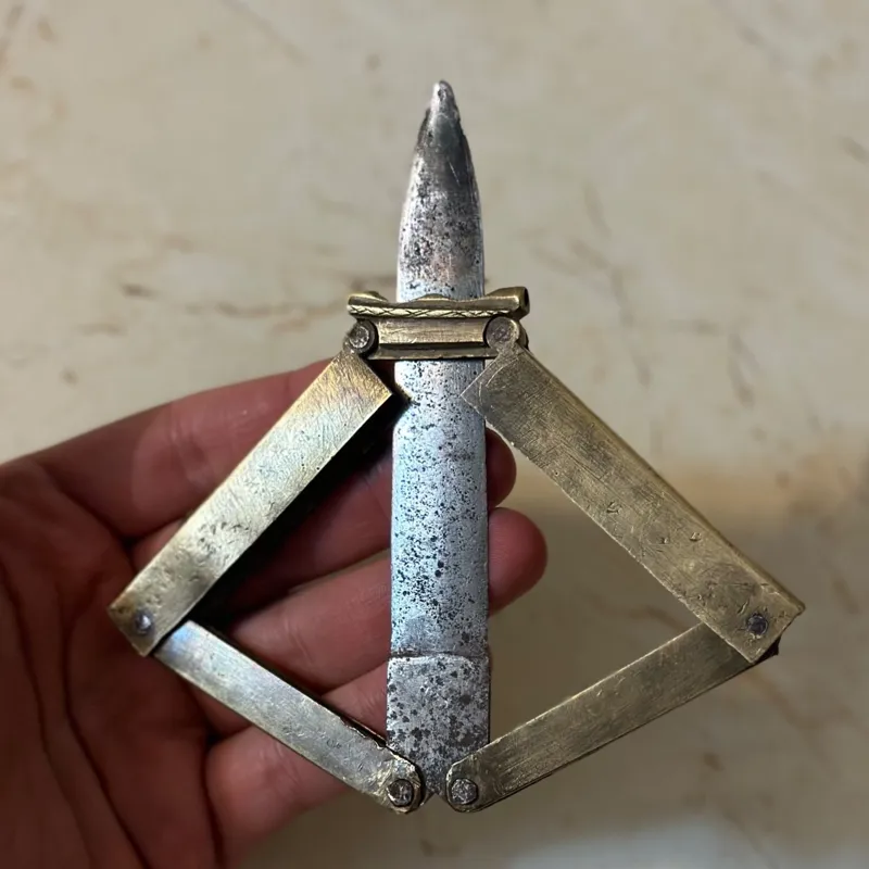 چاقو فوق کلکسیونی کشویی غلاف برنجی قدیمی ارزشمند