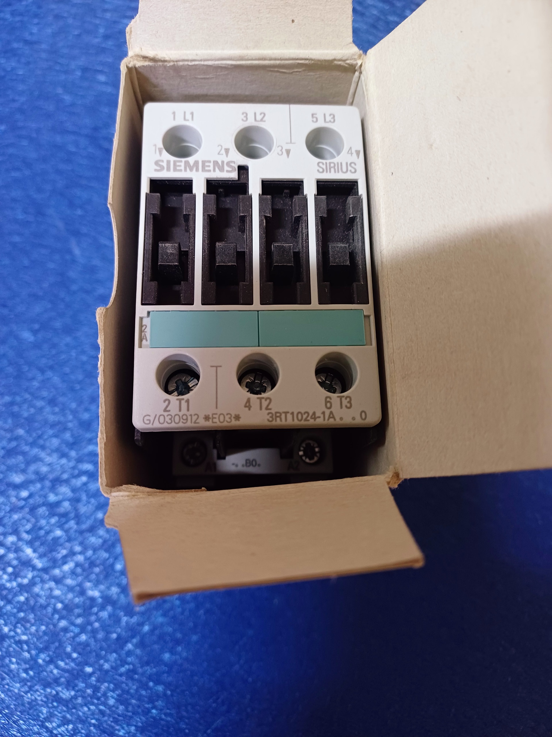 کنتاکتور زیمنس اصلی 3RT1024