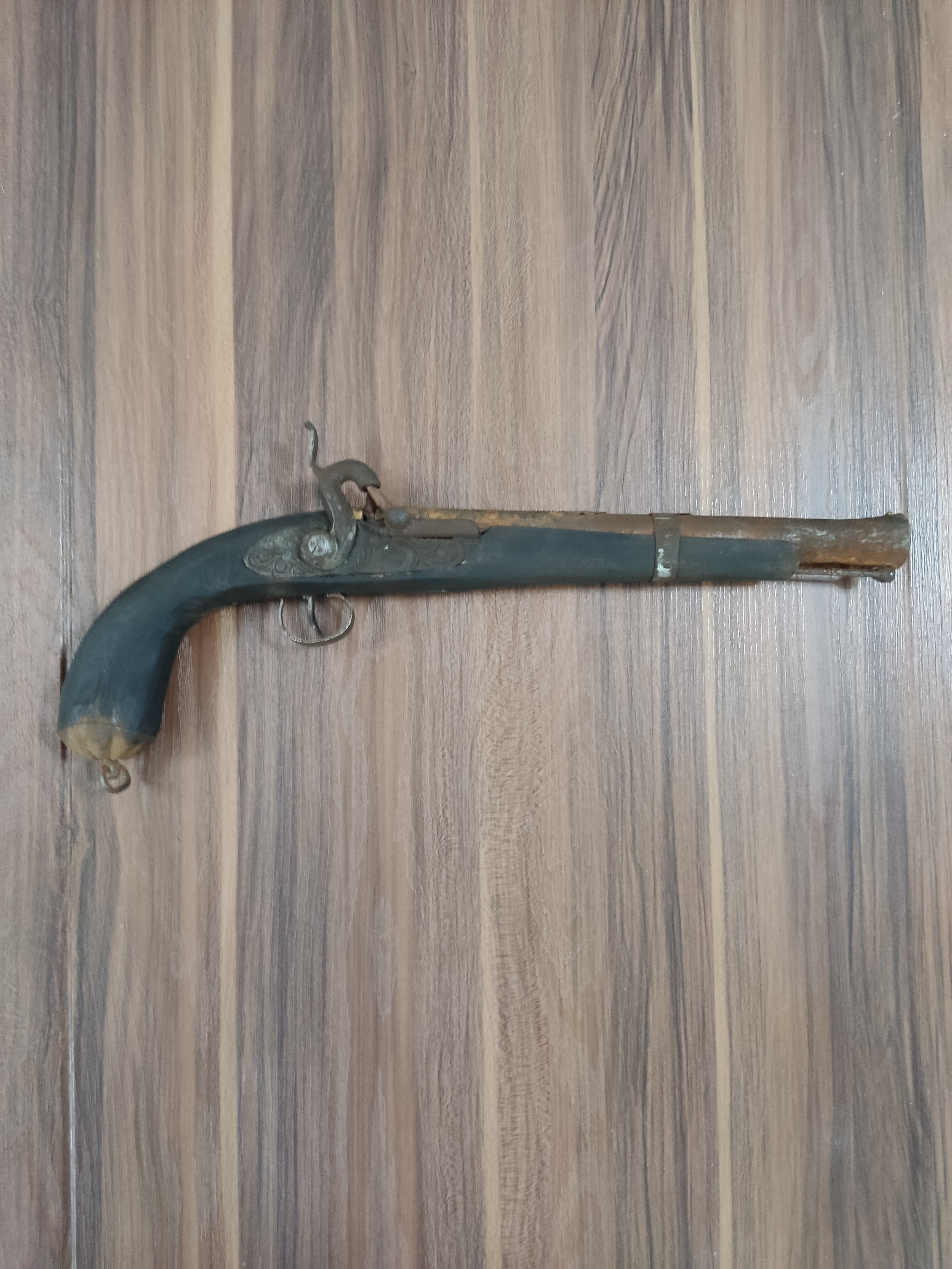 تپانچه دکوری و کلکسیونی سمبه ای