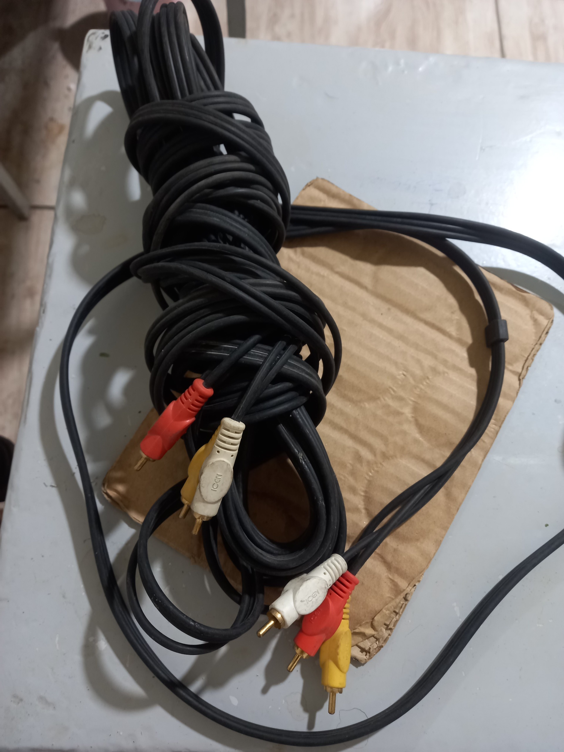 کابل  سه  سر  ویدئو  و  صدا