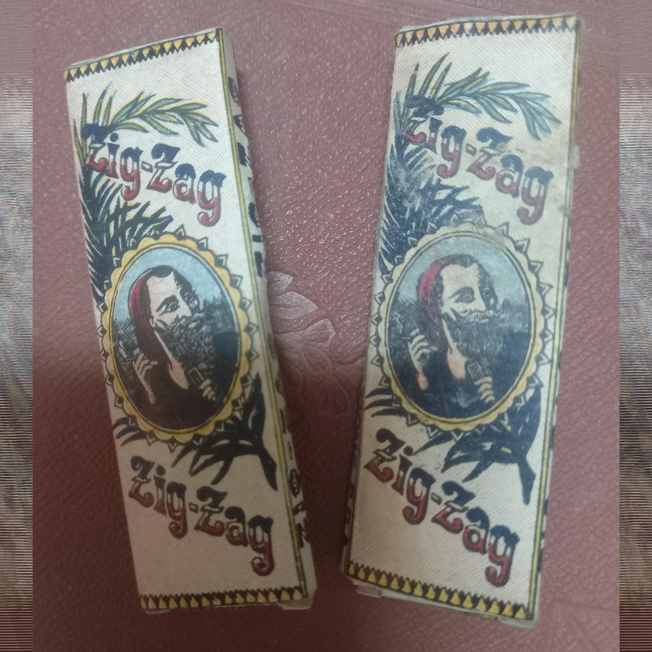 دو  عدد  کاغذ سیگار  کلکسیونی!