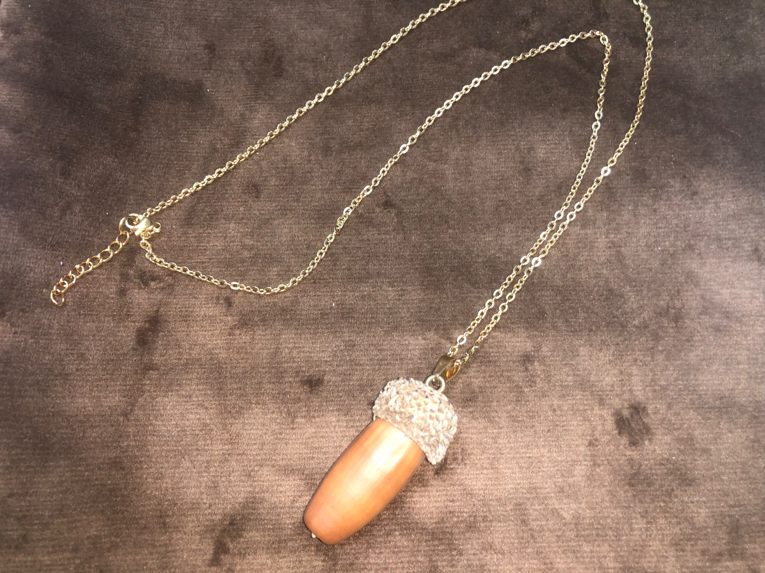 گردنبند استیل طلایی _ پلاک بلوط طبیعی