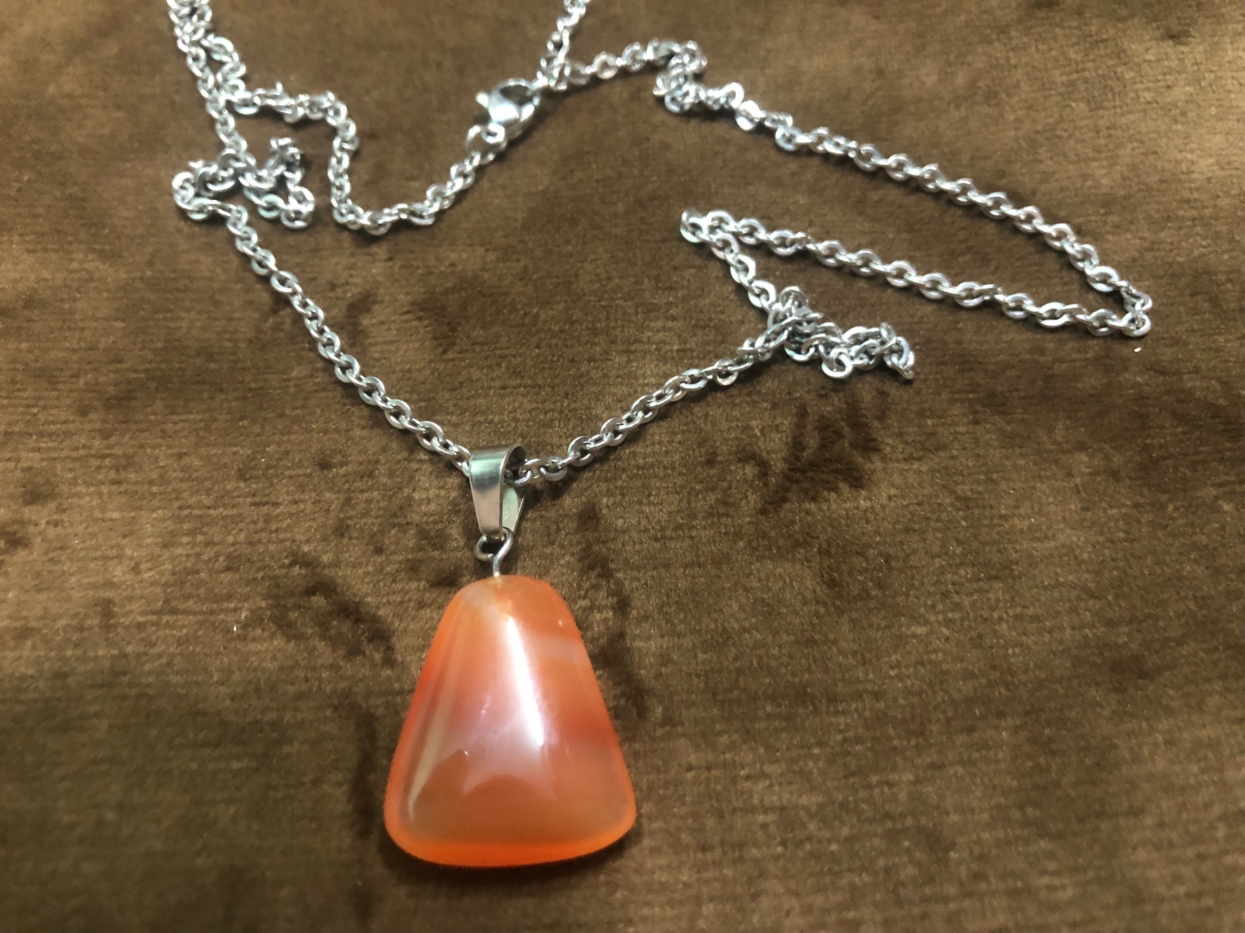 گردنبند استیل نقره ای. پلاک سنگ مصنوعی عقیق